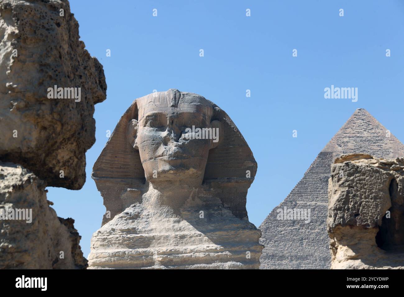 Tourisme en Egypte vue générale des pyramides du Sphinx et de Gizeh en Egypte, 24 octobre 2024. Selon Ghada Shalaby, vice-ministre du Tourisme et des Antiquités pour les Affaires touristiques, le nombre de touristes qui ont visité l'Egypte au cours des quatre premiers mois de 2024 a augmenté de 27 pour cent par rapport à la même période l'année dernière. Gizeh Égypte Copyright : xMatrixxImagesx/xKhaledxElfiqix Banque D'Images