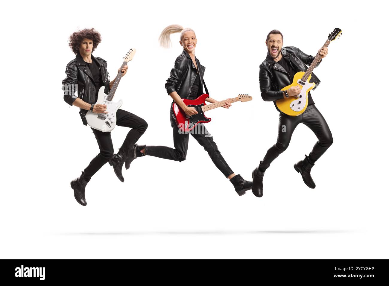 Groupe de musique rock jouant avec des guitares isolées sur fond blanc Banque D'Images