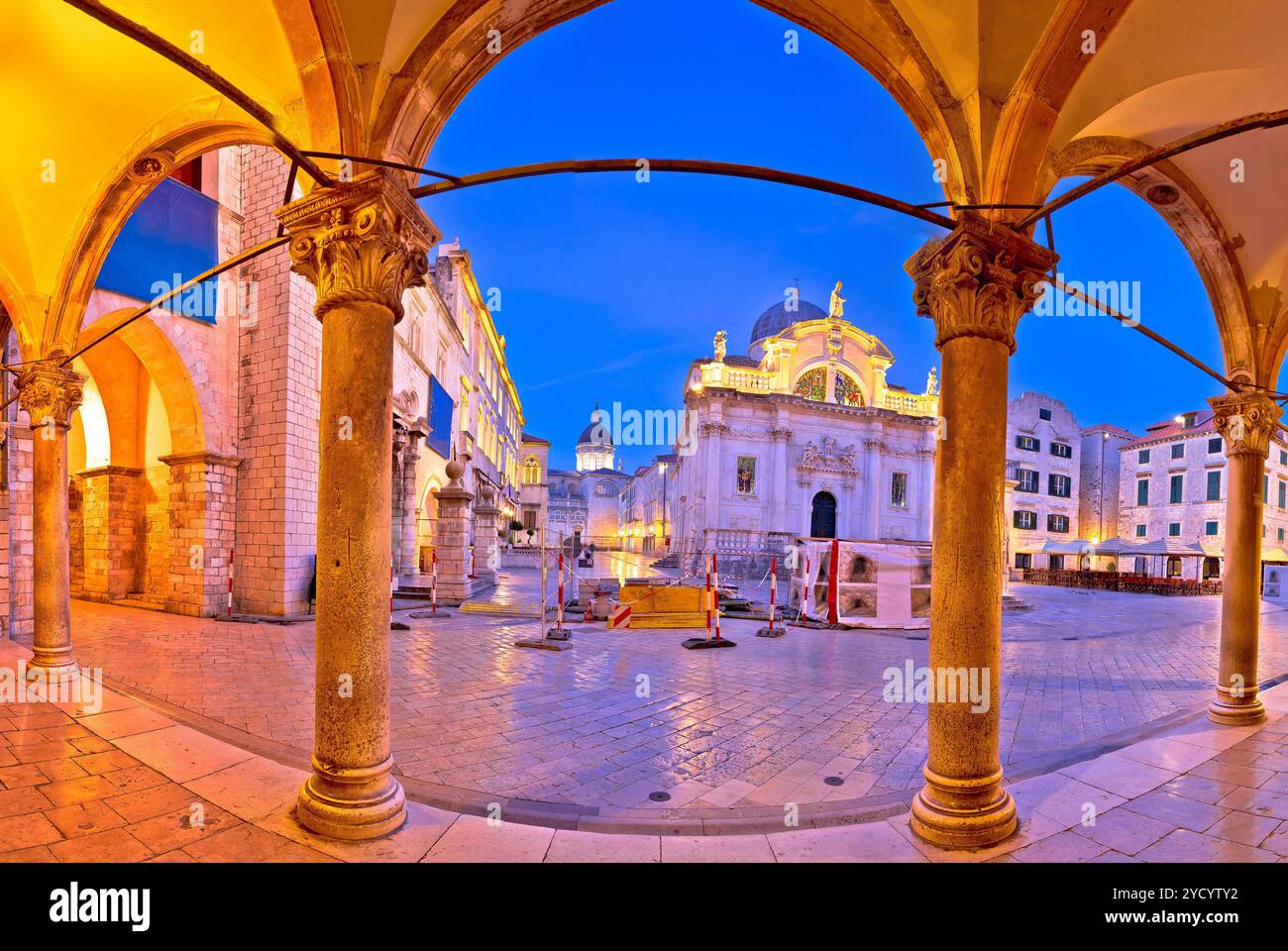 Stradun à Dubrovnik arches et monuments vue panoramique à l'aube Banque D'Images