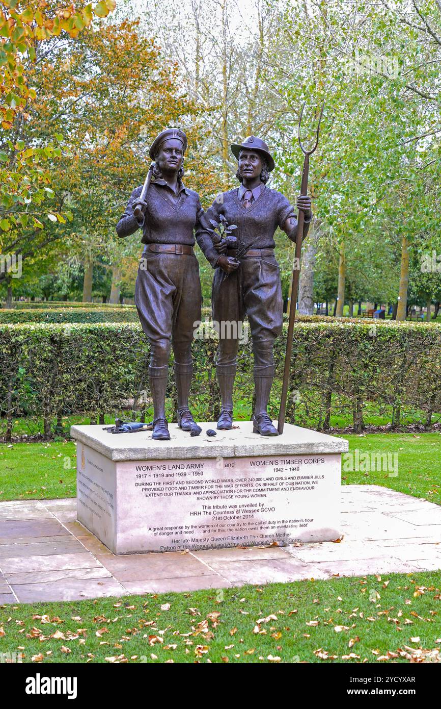 Women’s Land Army and Timber corps Tribute Memorial Memorial Memorial Memorial Arboretum, Alrewas près de Lichfield, Staffordshire, Angleterre, Royaume-Uni Banque D'Images