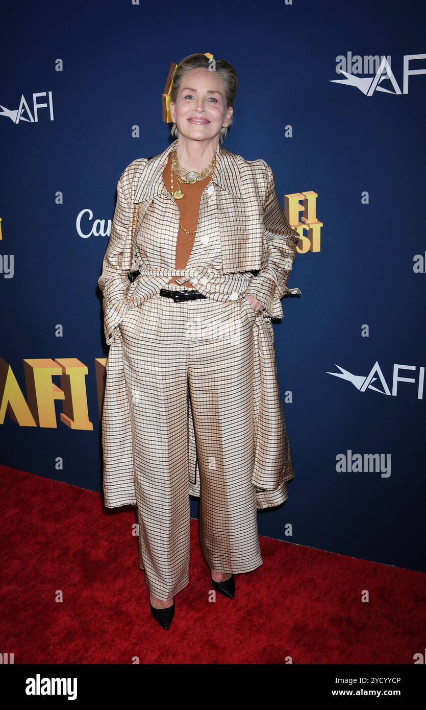 HOLLYWOOD, CALIFORNIE - 23 OCTOBRE : Sharon Stone assiste à la première de 'Zurwaski V Texas' lors du AFI Fest 2024 au TCL Chinese 6 Theatres en octobre Banque D'Images