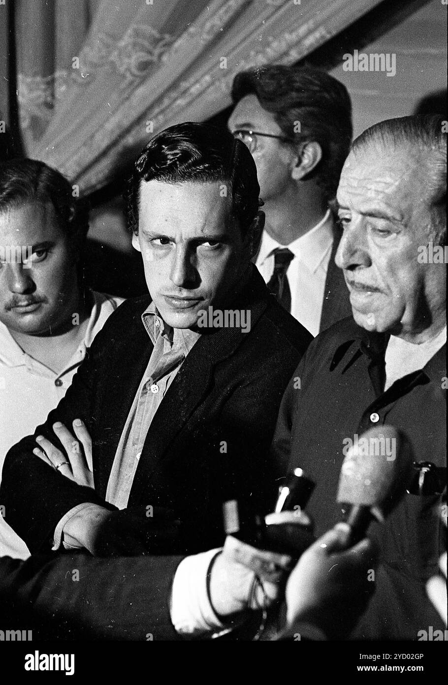 Avocat argentin et homme politique péroniste Juan Manuel Abal Medina (à gauche) et dentiste argentin et homme politique péroniste Héctor José Cámpora, Buenos Aires, Argentine, 1972. Banque D'Images