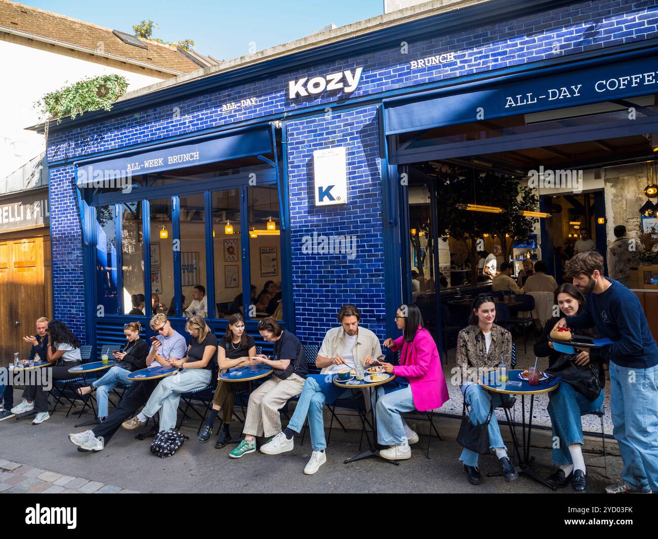Kozy, Café branché dans la région de Montmartre, Paris, France, Europe, UE. Banque D'Images