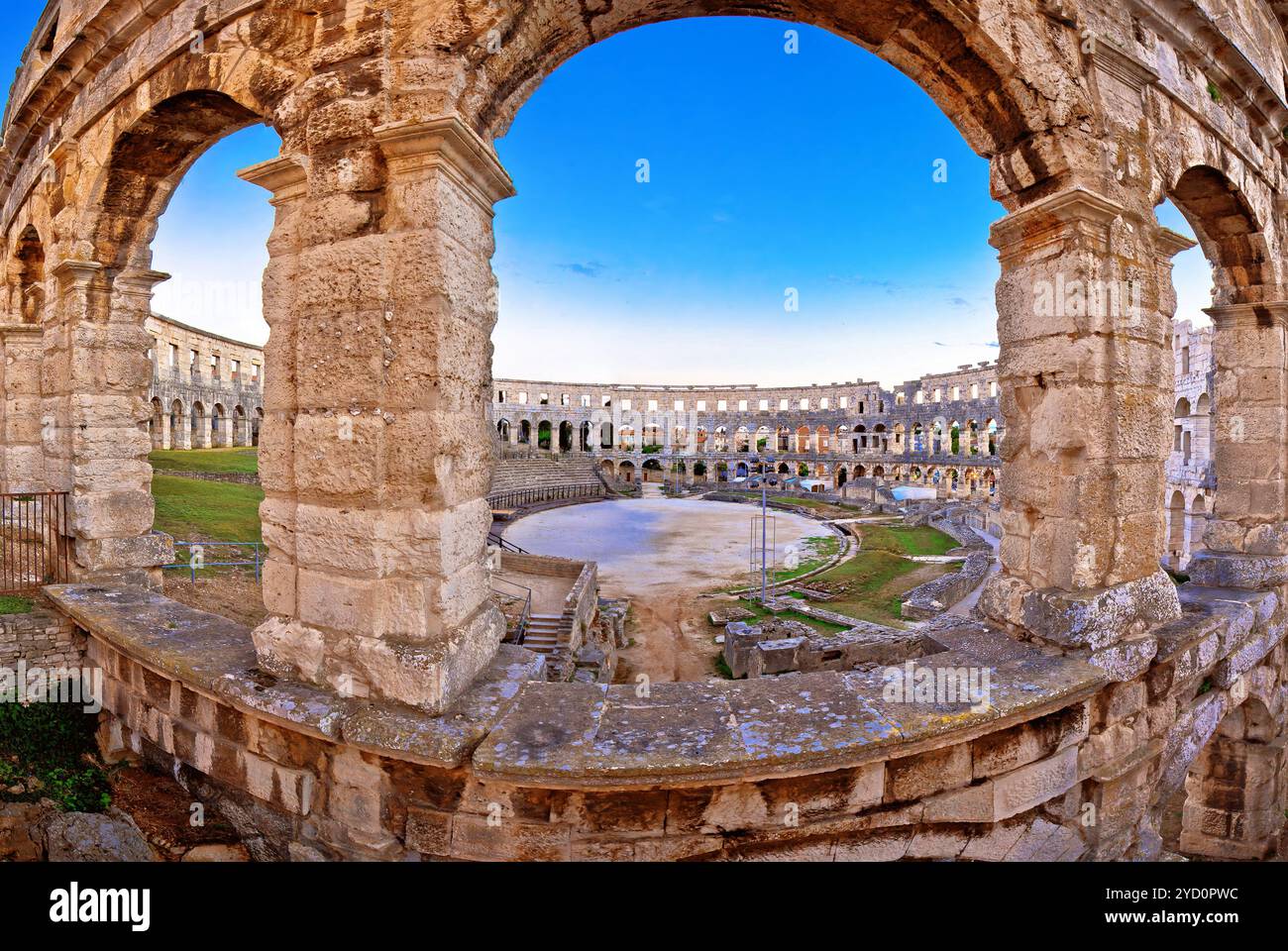 Arena Pula vue sur l'amphithéâtre romain historique Banque D'Images