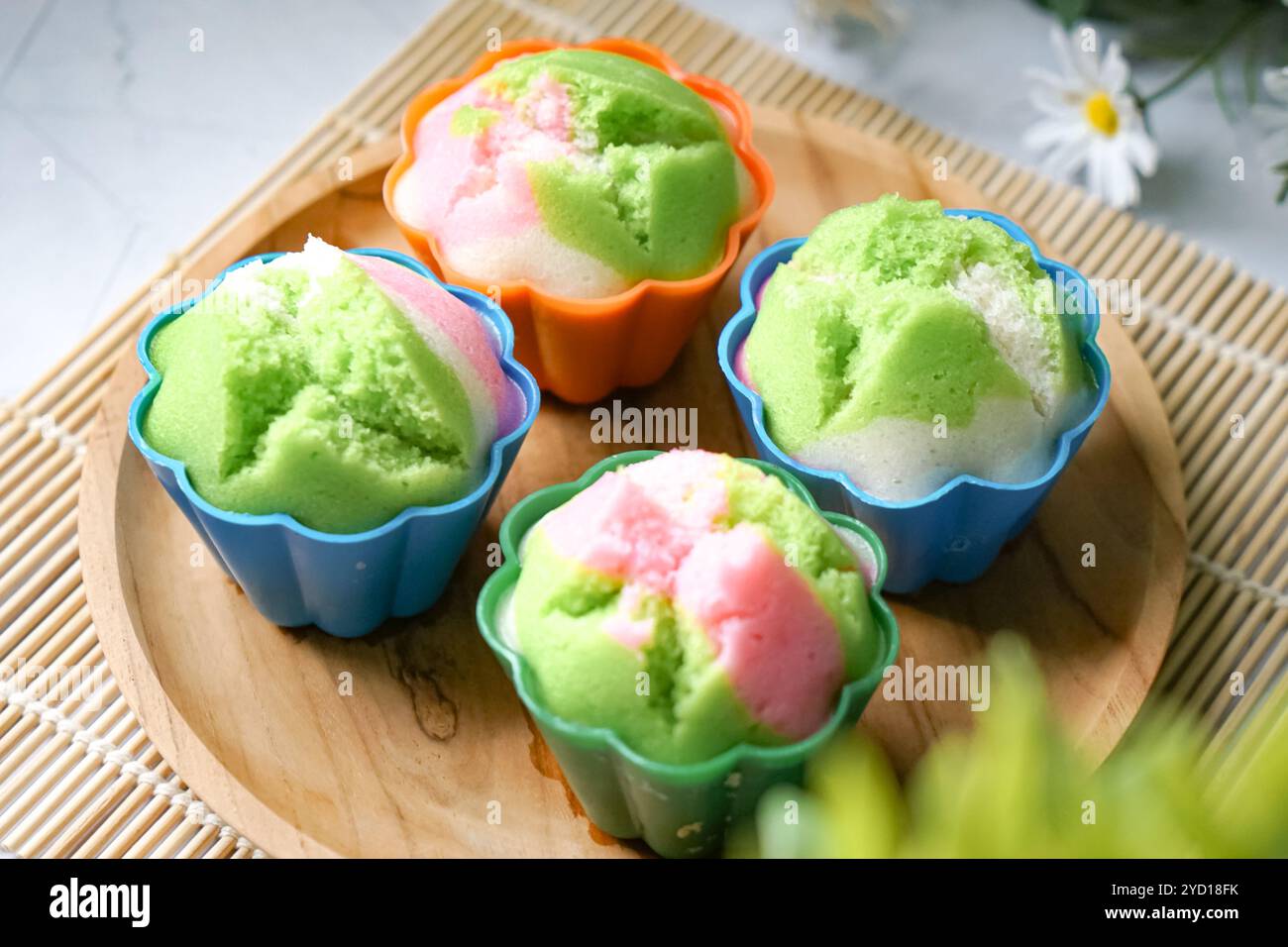 Cupcake à la vapeur coloré Blossom ou APAM Mekar Banque D'Images