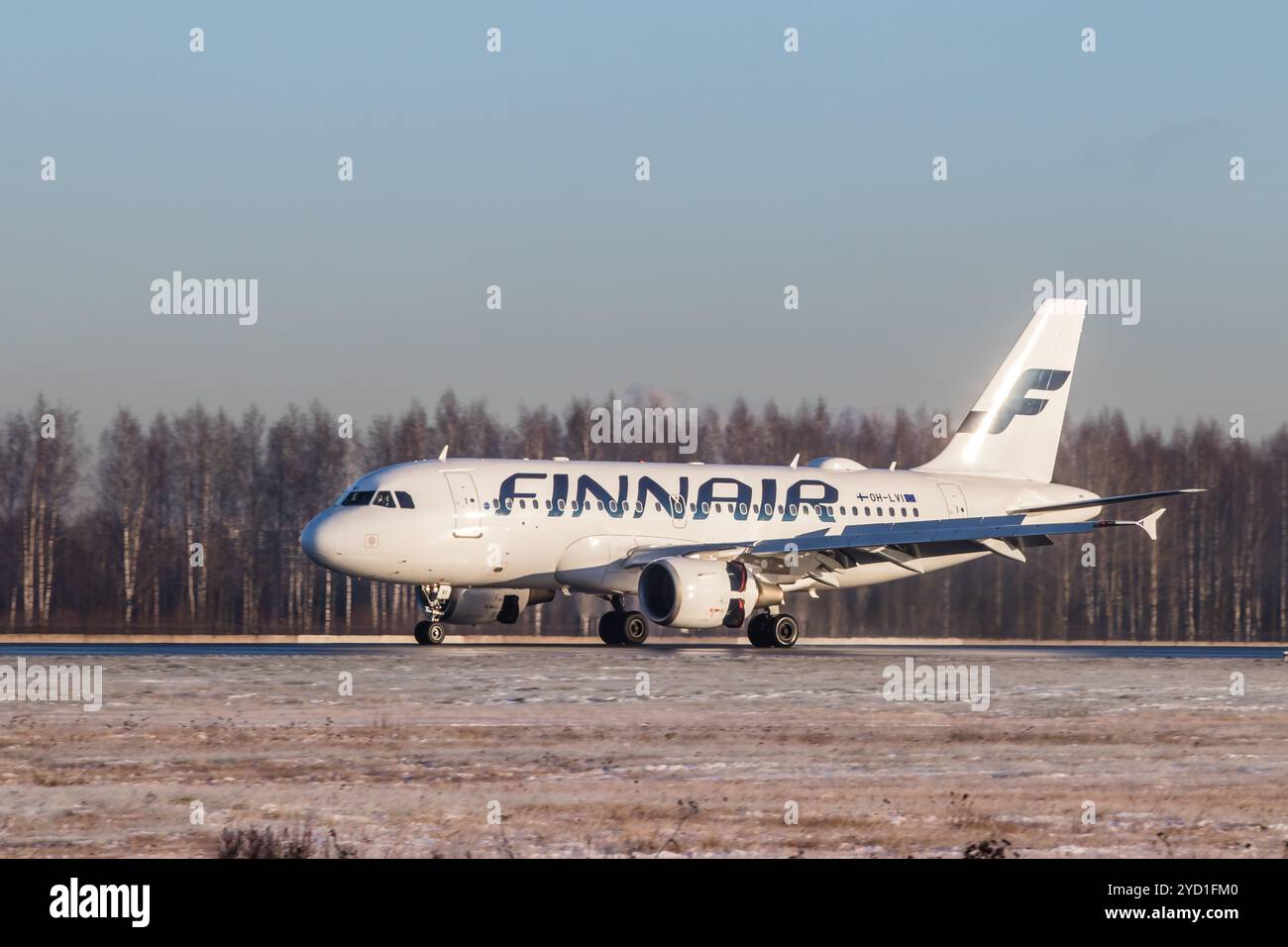 Compagnie aérienne FINNAIR. Avion à l'aéroport. Transport de passagers. Observation officielle d'automne à Pulkovo le 28 novembre 20 Banque D'Images