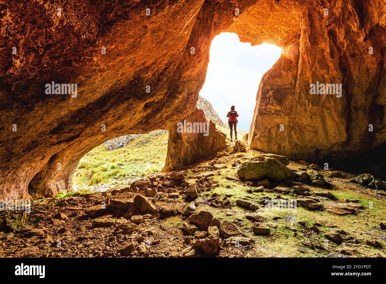 Explorer les grottes dans la nature sauvage australienne Banque D'Images