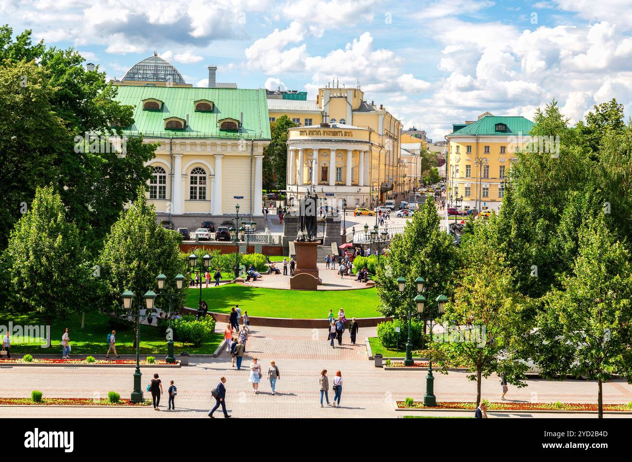 Moscou, Russie - le 9 juillet 2019 : Vue de l'église de Tatiana et le monument à Germogen Patriarche à Moscou Banque D'Images