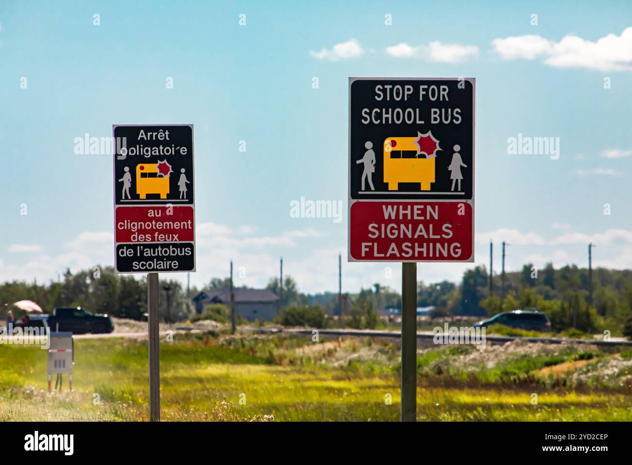 Arrêt pour le panneau d'avertissement de la route des autobus scolaires Banque D'Images