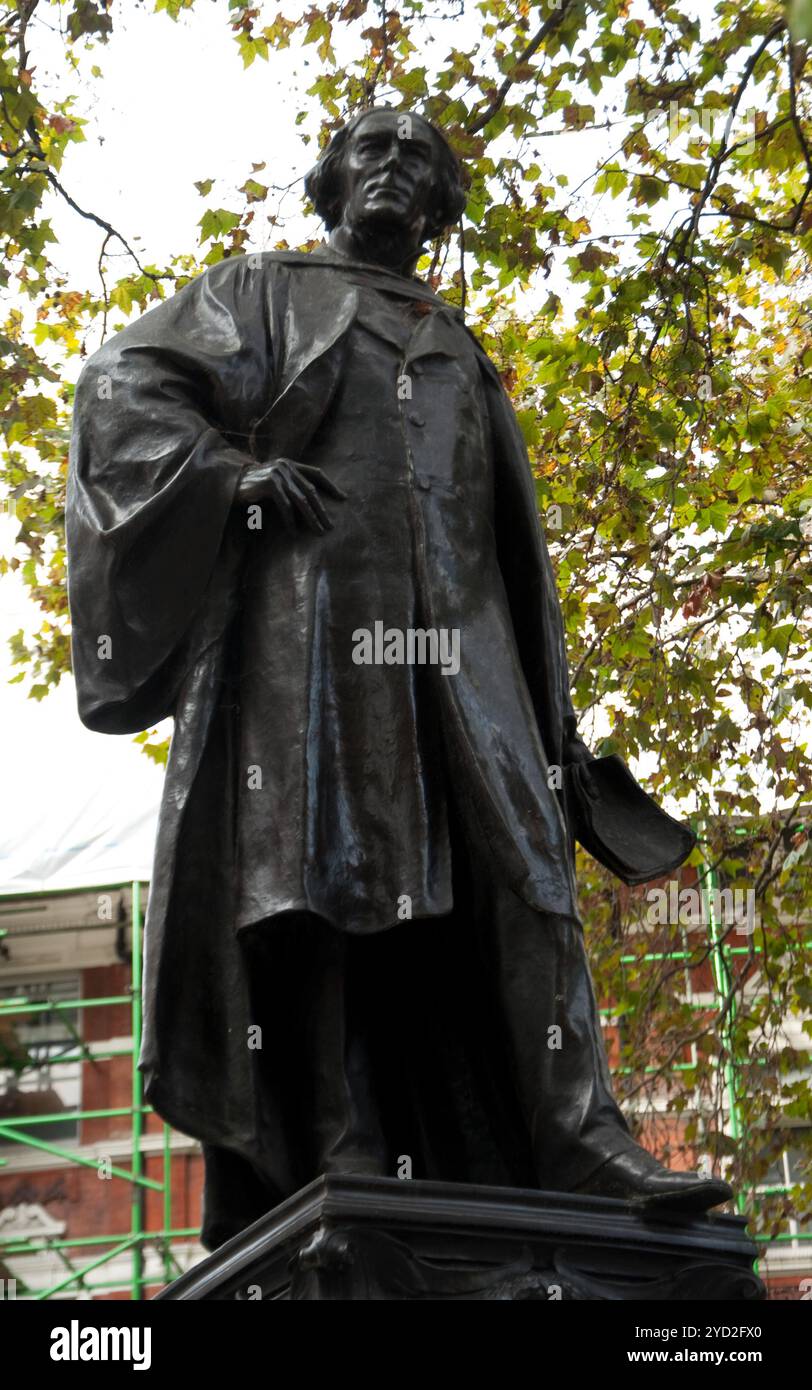 Statue de Henry Irving, acteur, Cité de Westminster, Londres, Angleterre, Royaume-Uni. Banque D'Images