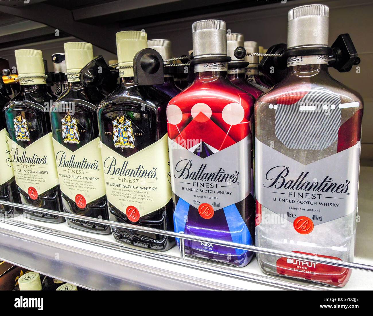 Whisky scotch Ballantine's prêt à la vente Banque D'Images