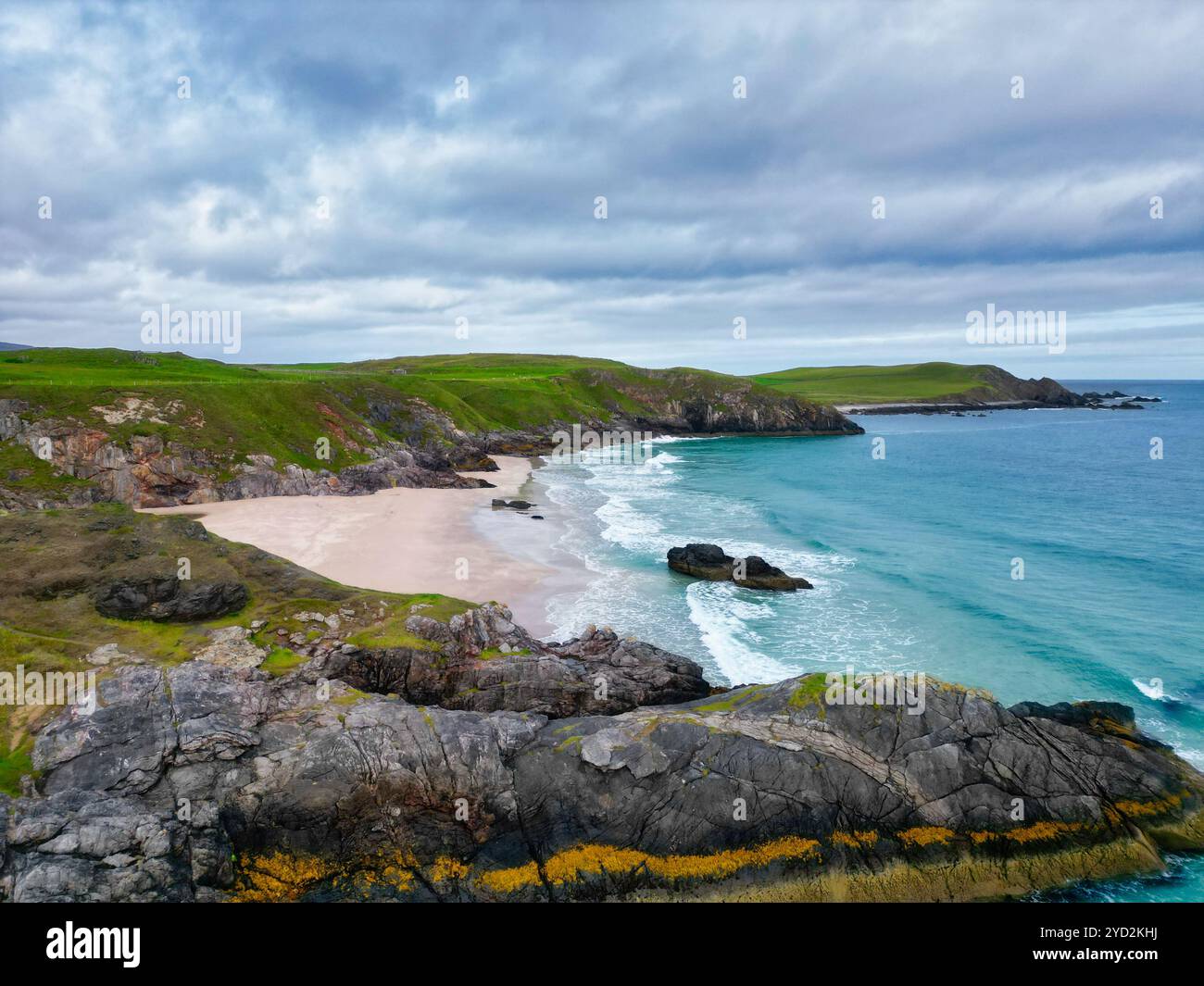 Une vue aérienne de la baie de Sango près de Durness dans les Highlands écossais Banque D'Images