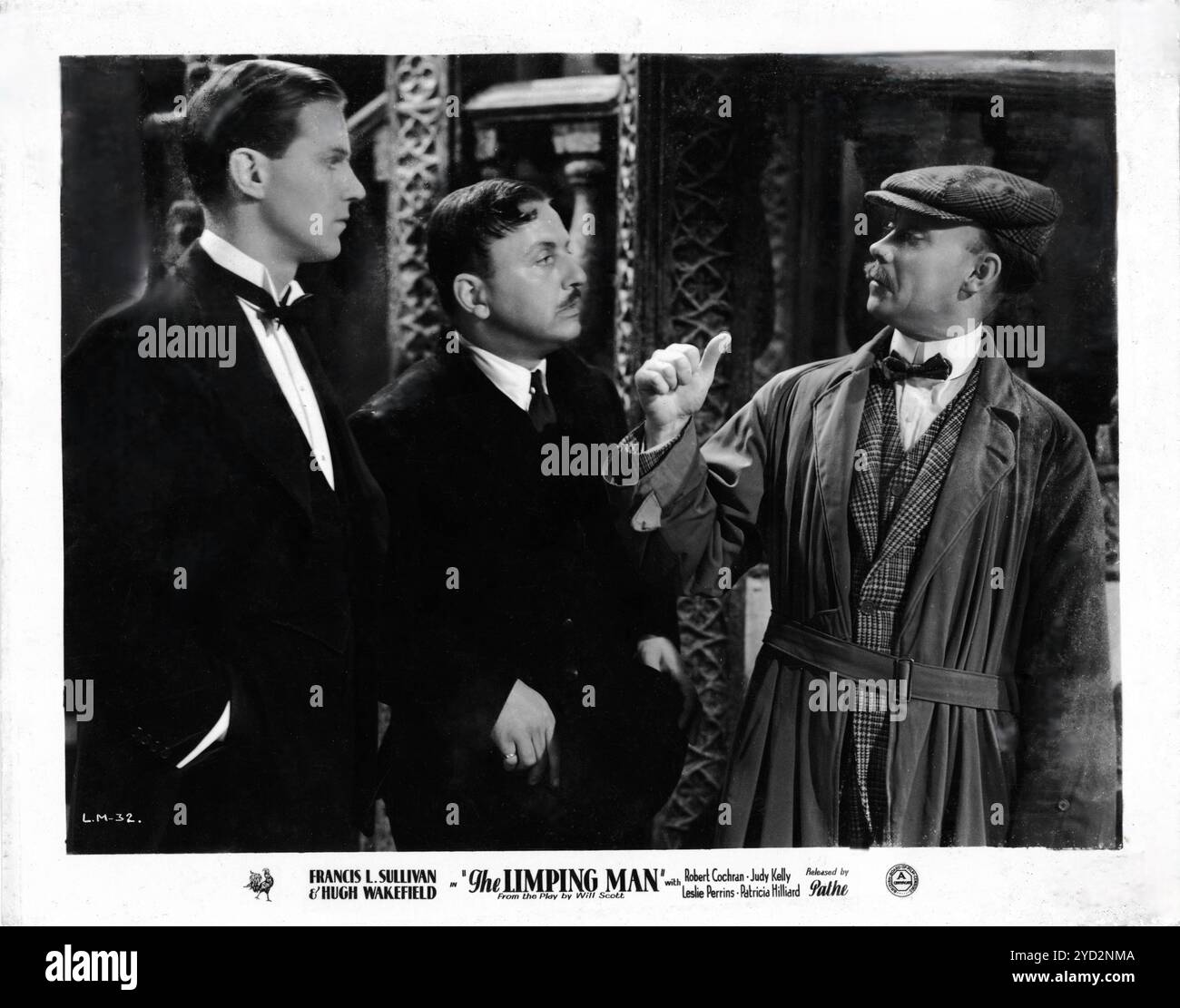ROBERT COCHRAN JOHN TURNBULL et HUGH WAKEFIELD dans THE LIMPING MAN 1936 réalisateur / scénariste WALTER SUMMERS jouent Will Scott Welwyn Studios / Pathe Pictures Ltd. Banque D'Images