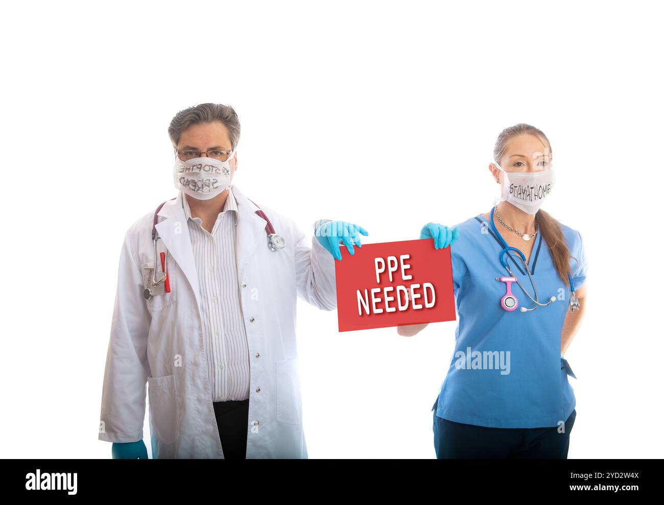 Les médecins et les infirmières responsables de la pandémie de COVID-19 demandent un équipement de protection individuelle approprié Banque D'Images