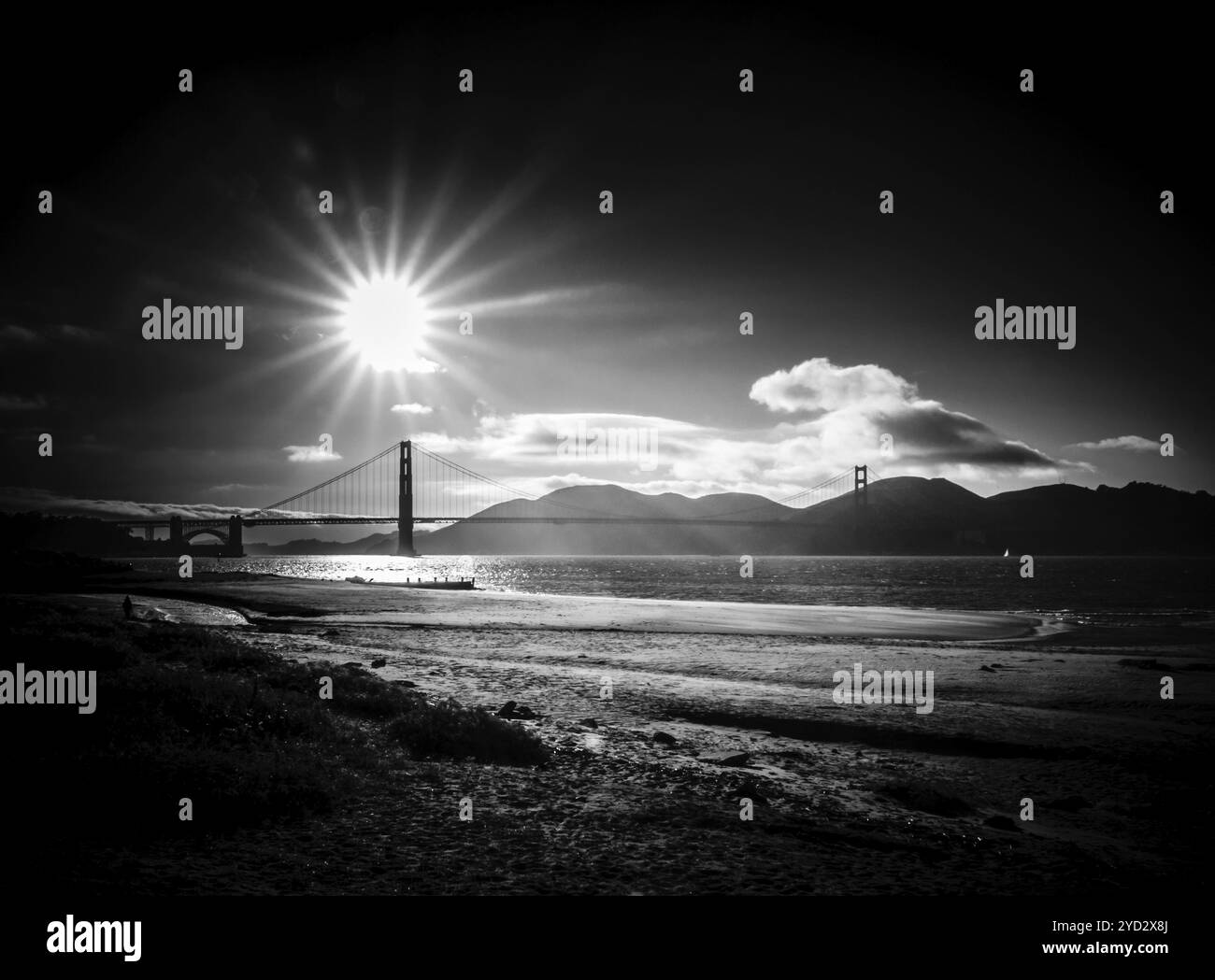 Style rétro spectaculaire image en noir et blanc de la Golden Gate Bridge à San Francisco au coucher du Soleil avec copie Espace Banque D'Images