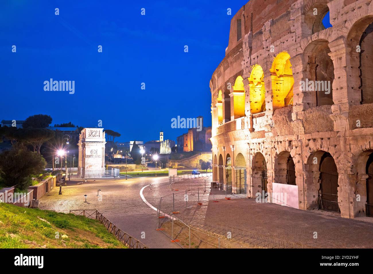 Rome. Colisée de Rome et Arc de Constantin vue panoramique du soir sans personnes Banque D'Images