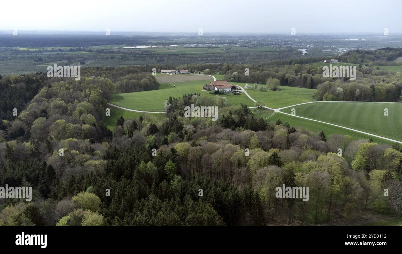 Idyllique, paysage agricole en haute-Bavière, fermes dispersées, tir de drone, haute-Bavière, Bavière, Allemagne, Europe Banque D'Images