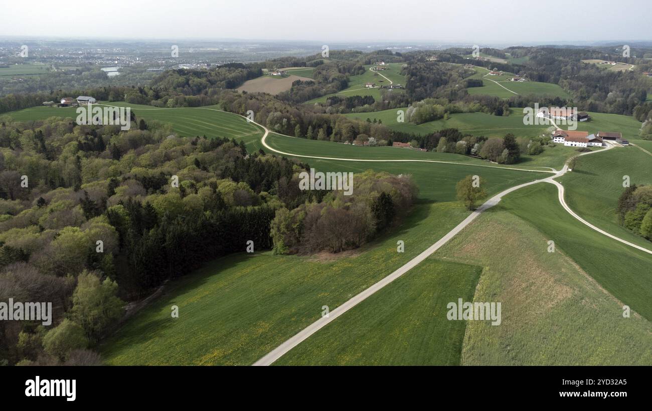 Idyllique, paysage agricole en haute-Bavière, fermes dispersées, tir de drone, haute-Bavière, Bavière, Allemagne, Europe Banque D'Images