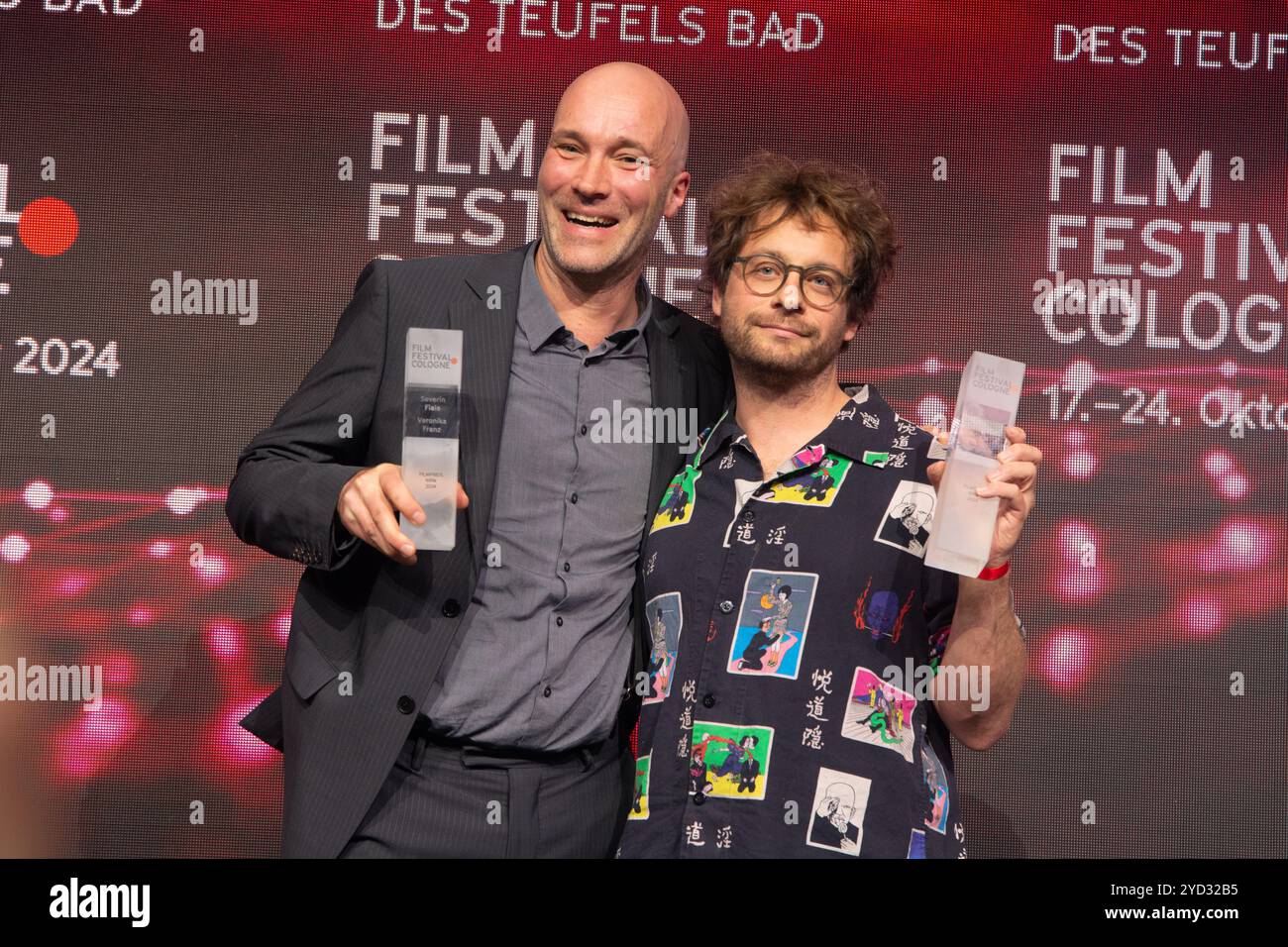 Cologne, Allemagne. 24 octobre 2024. Sascha Verhey et Severin Fiala reçoivent le prix du film NRW lors de la cérémonie de clôture du Festival du film de Cologne 2024 à E-Werk à Cologne, Allemagne, le 24 octobre 2024. (Photo de Ying Tang/NurPhoto)0 crédit : NurPhoto SRL/Alamy Live News Banque D'Images