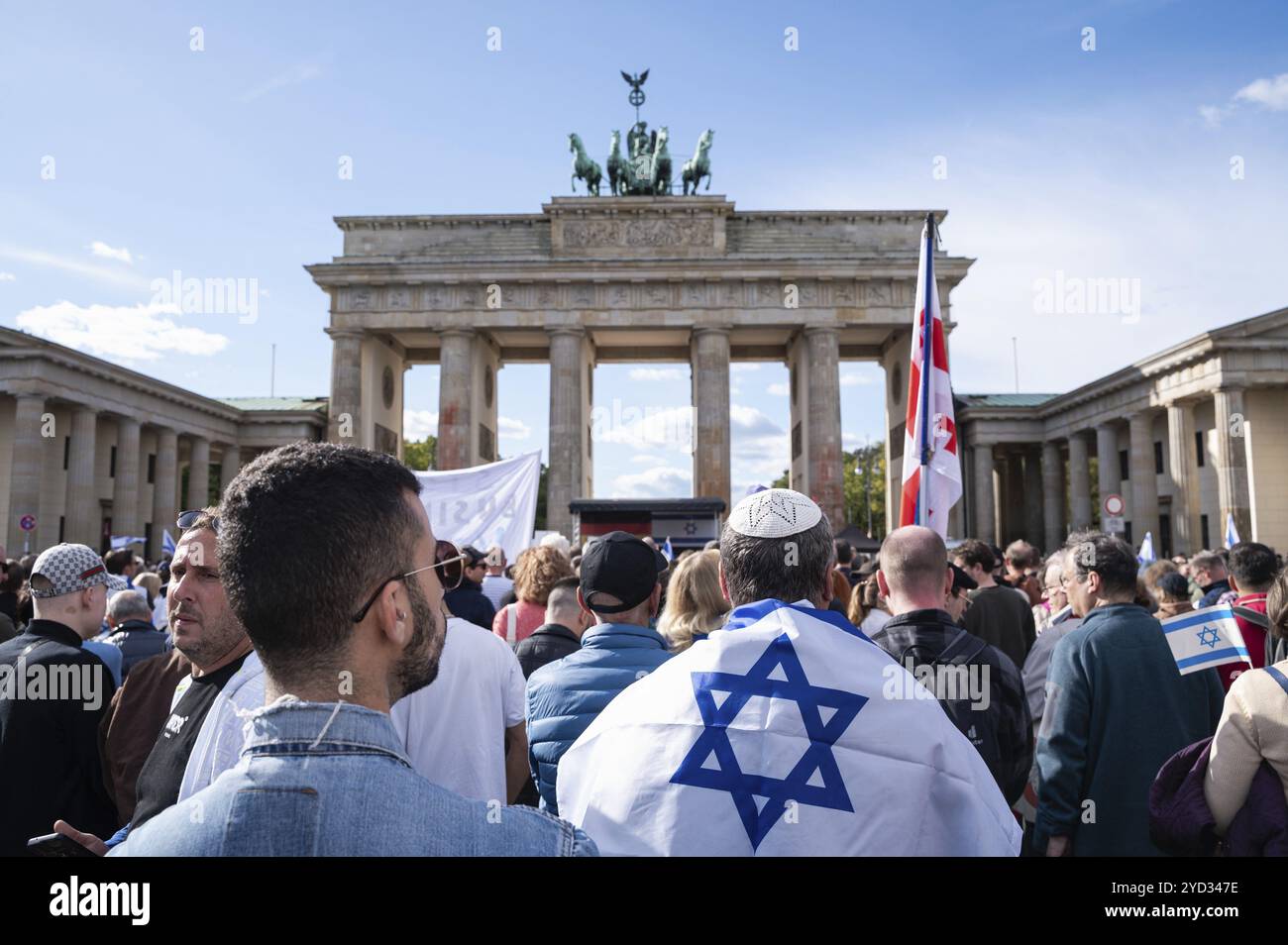 08.10.2023, Berlin, Allemagne, Europe, plus de 2000 personnes répondent à un appel de la Société germano-israélienne Berlin et Brandebourg et participent à une Banque D'Images