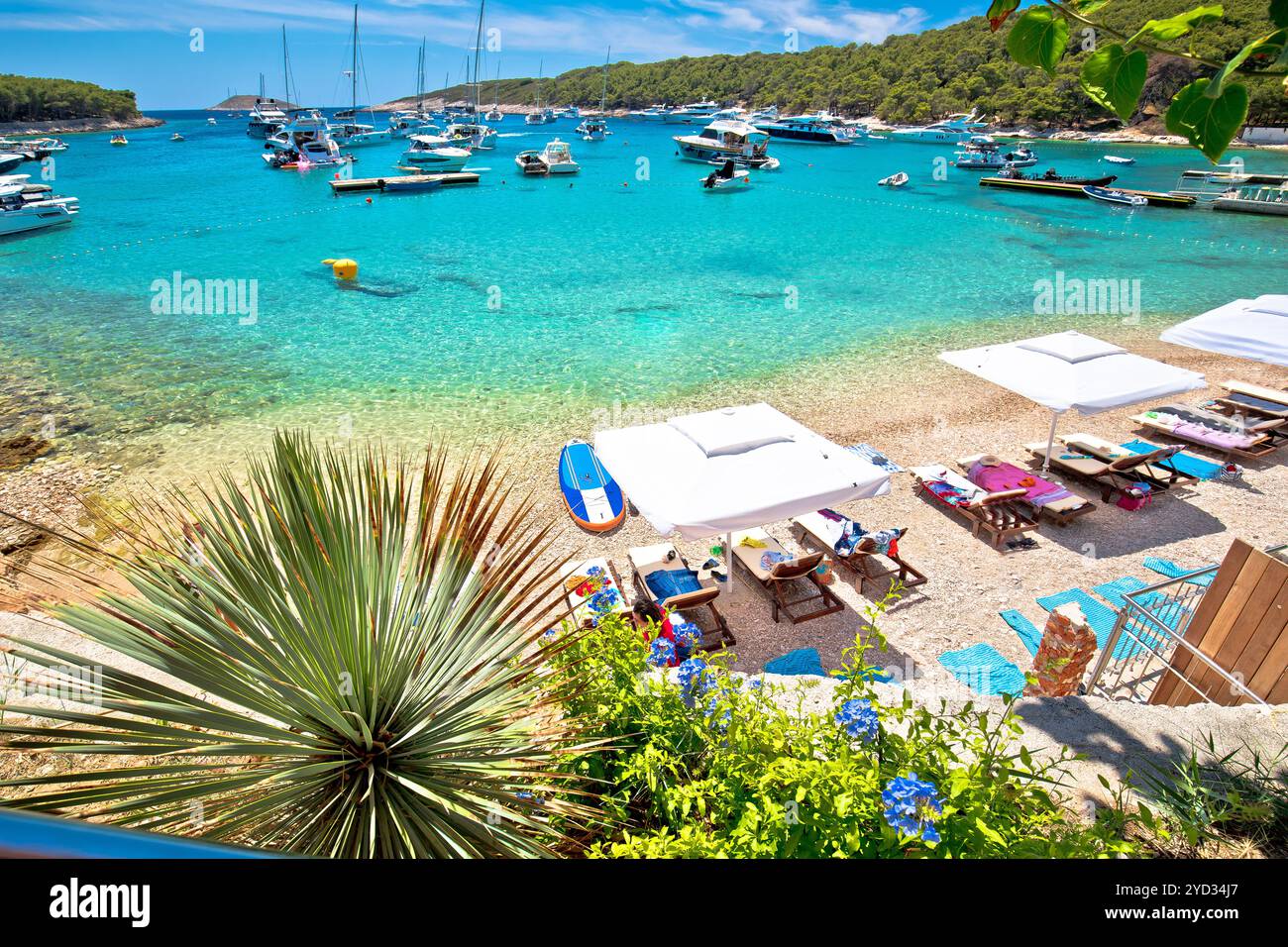 Palmizana turquoise plage sur Pakleni otoci îles vue sur la destination de yachting Banque D'Images Palmizana turquoise plage sur Pakleni otoci îles vue sur la destination de yachting Banque D'Images