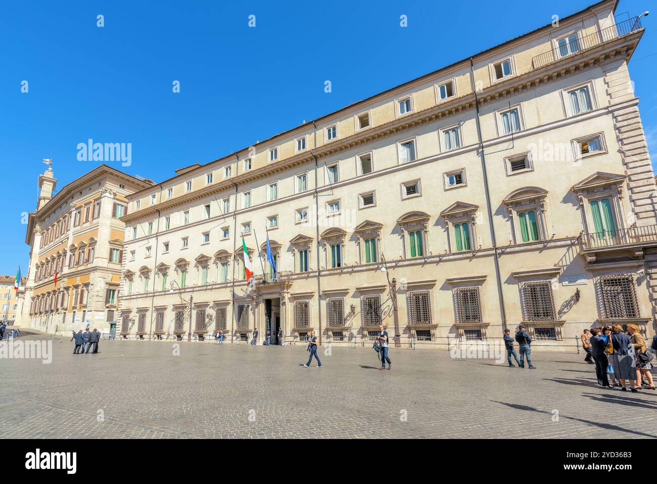 ROME, ITALIE - 09 mai, 2017 : Palais Chigi ( Palazzo Chigi )et la colonne de la place (Piazza Colonna) Rome. L'Italie. Banque D'Images