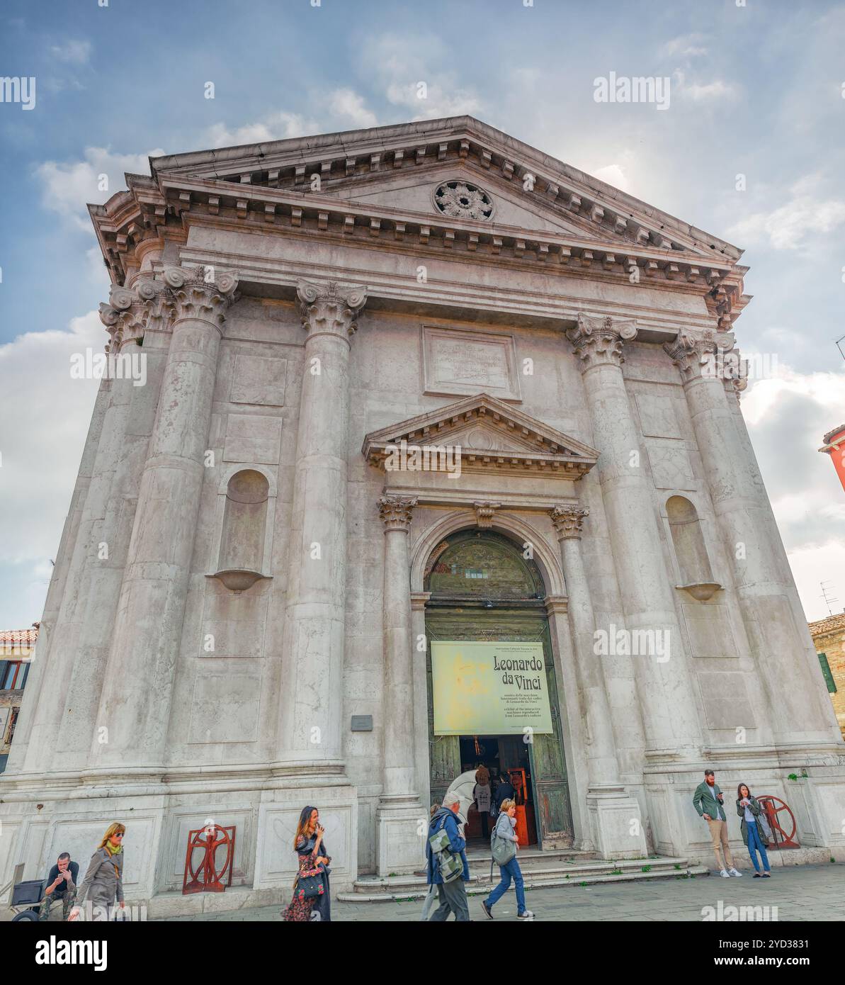 Venise, Italie - 12 MAI 2017 : Musée de la machine de Léonard de Vinci, situé dans une vieille église dans le Campo San Barnaba (Chiesa di San Barnaba), Venise, ita Banque D'Images