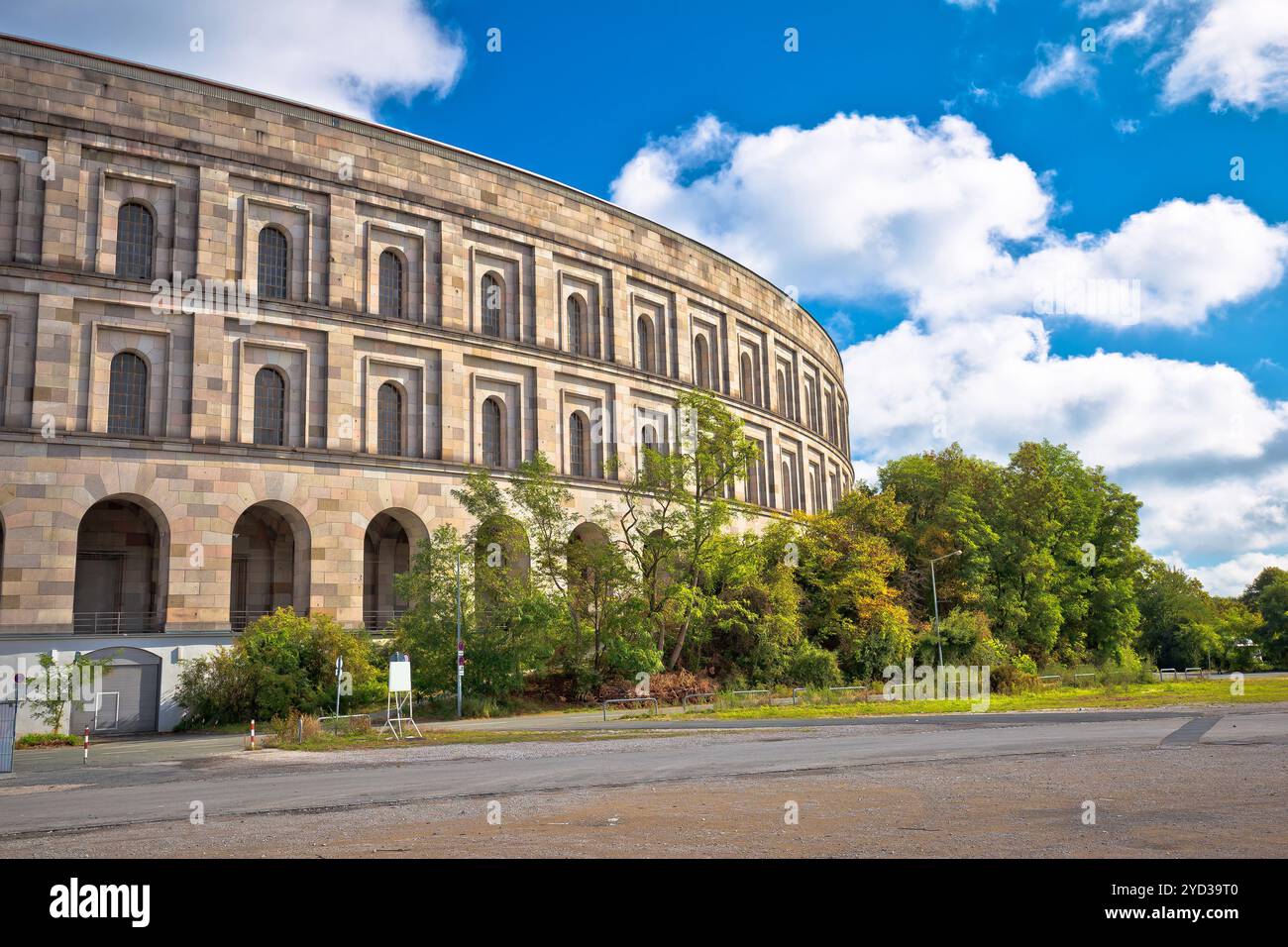 Reich Kongresshalle ou salle de congrès et le centre de documentation sur les anciens lieux de rassemblement du parti nazi à Nuremberg Banque D'Images