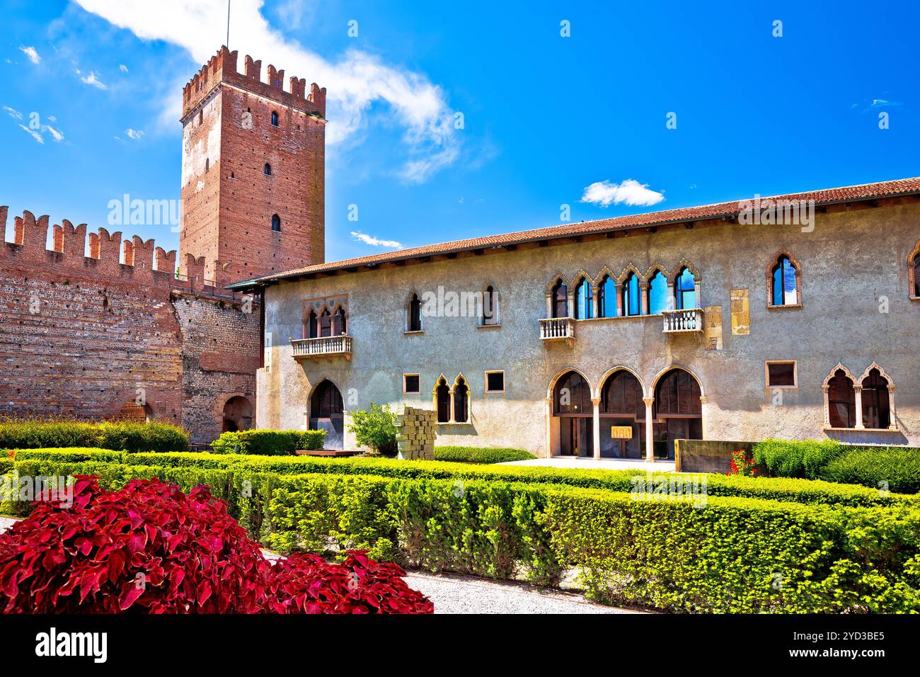 Castelvecchio Castello Scaligero célèbres murs et pont site d'intérêt sur Adige rivière à Vérone Banque D'Images