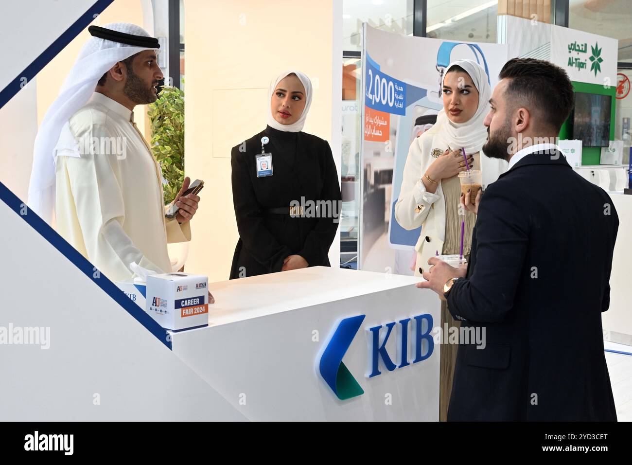 Gouvernorat de Hawalli, Koweït. 24 octobre 2024. Les gens visitent la foire des carrières 2024 tenue à l'Université australienne, Hawalli Governorate, Koweït, Oct. 24, 2024. Crédit : Asad/Xinhua/Alamy Live News Banque D'Images