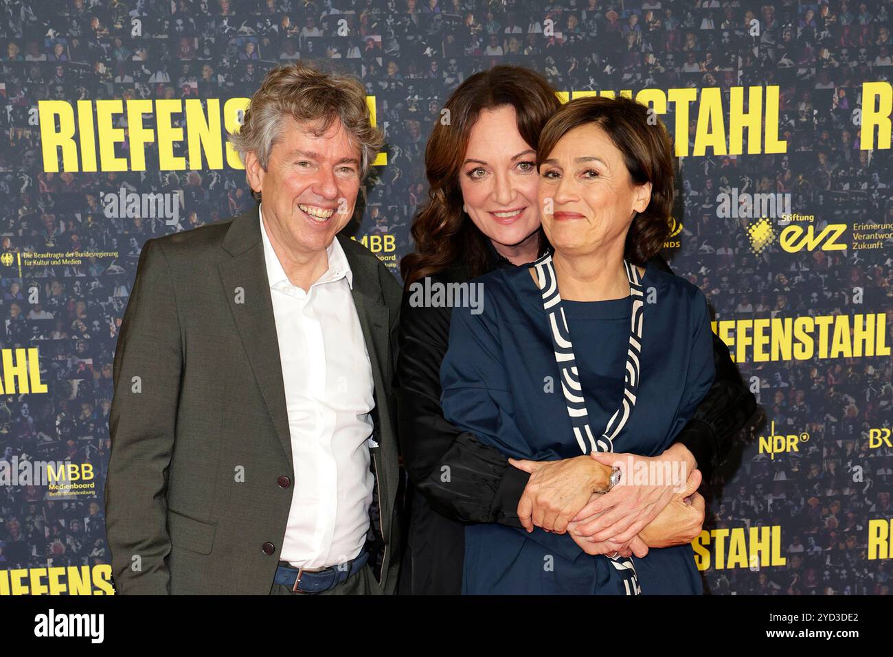 Andres Veiel, Natalia Woerner und Sandra Maischberger BEI der Kino Premiere vom Dokumentarfilm „Riefenstahl“ AM 21.10.2024 à Berlin Banque D'Images