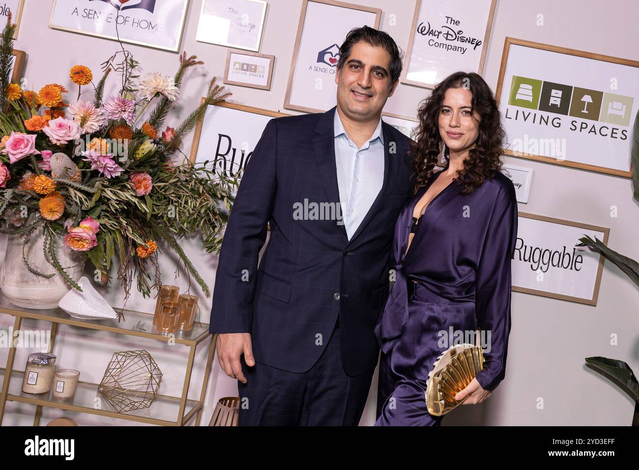 Los Angeles, États-Unis. 24 octobre 2024. Taylor Ann Trad et Daniel Broukhian assistent aux arrivées du 4e Gala annuel « A Sense of Home » à Los Angeles, CA, le 24 octobre 2024. (Photo de Corine Solberg/Sipa USA) crédit : Sipa USA/Alamy Live News Banque D'Images