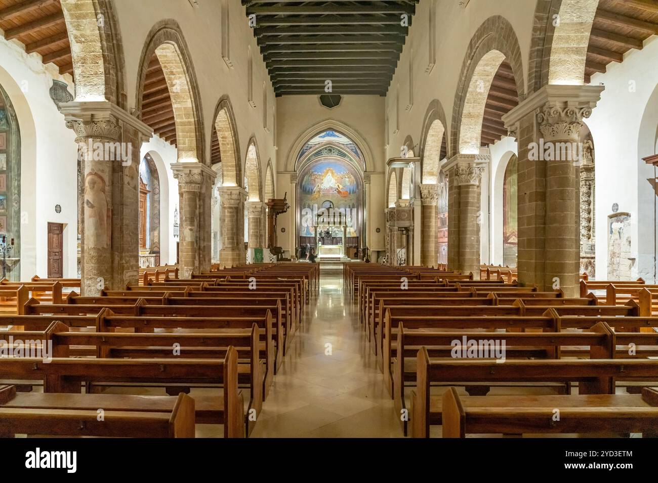 Innenraum der Kathedrale von Nardò oder Kathedralbasilika Mariä Himmelfahrt in Nardo, Apulien, Italien, Europa | Cathédrale de Nardo ou Basilique de Cattedra Banque D'Images