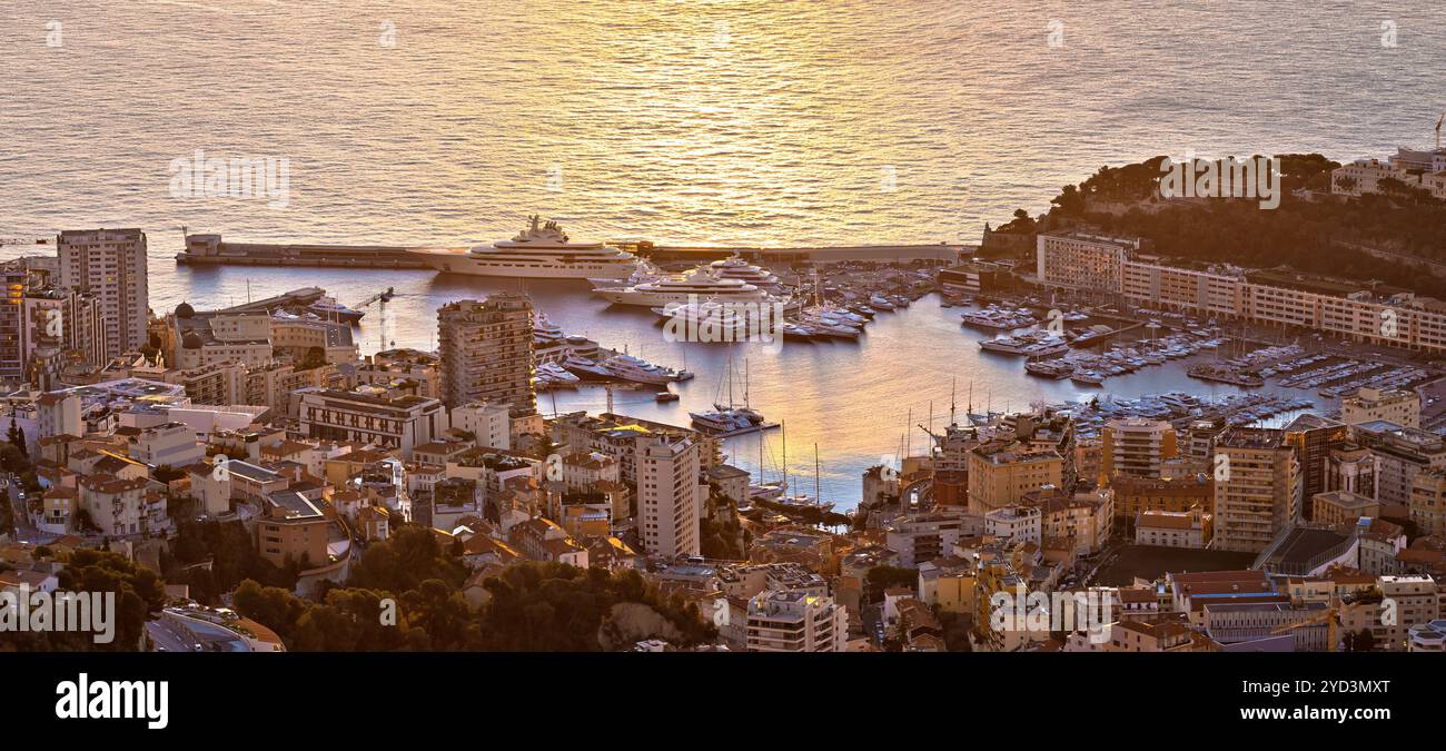 Port de yacht de luxe Monte Carlo Port Hercules vue aérienne du lever du soleil Banque D'Images