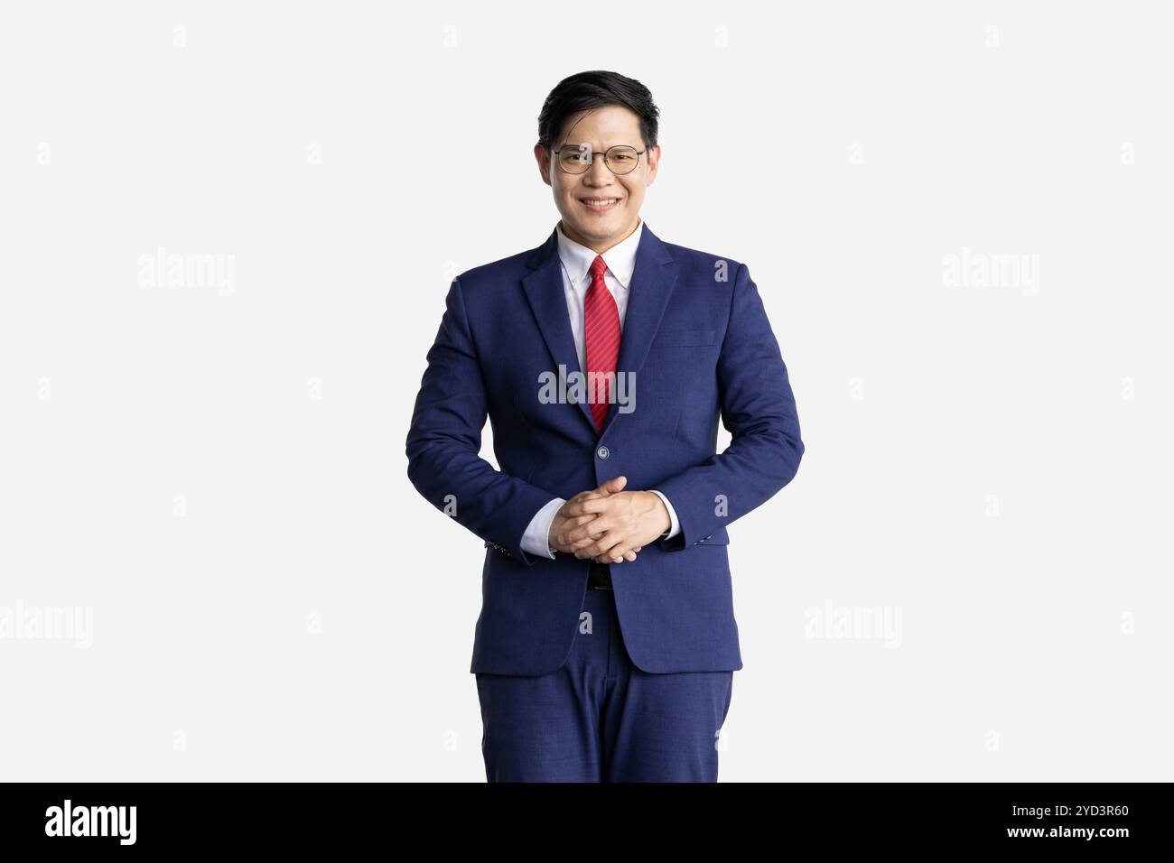 Homme d'affaires modèle asiatique isolé sur fond blanc. Homme intelligent dans l'expression de costume d'affaires pense vision rêve. Banque D'Images