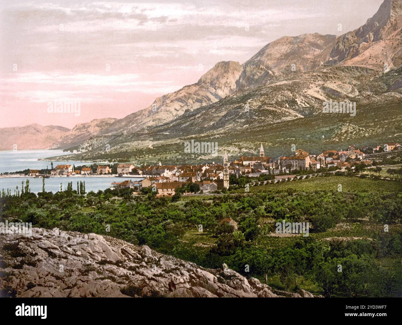 Makarska, Gesamtansicht, Dalmatien, Kroatien, Österreich-Ungarn, Digital restaurierte Reproduktion eines Originals aus dem 19. Jahrhundert, Aufnahmedatum nicht angegeben, vue générale, Dalmatie, Croatie, Austro-Hongrie , reproduction restaurée numériquement à partir d'un original du XIXe siècle, date d'enregistrement non indiquée Banque D'Images Makarska, Gesamtansicht, Dalmatien, Kroatien, Österreich-Ungarn, Digital restaurierte Reproduktion eines Originals aus dem 19. Jahrhundert, Aufnahmedatum nicht angegeben, vue générale, Dalmatie, Croatie, Austro-Hongrie , reproduction restaurée numériquement à partir d'un original du XIXe siècle, date d'enregistrement non indiquée Banque D'Images