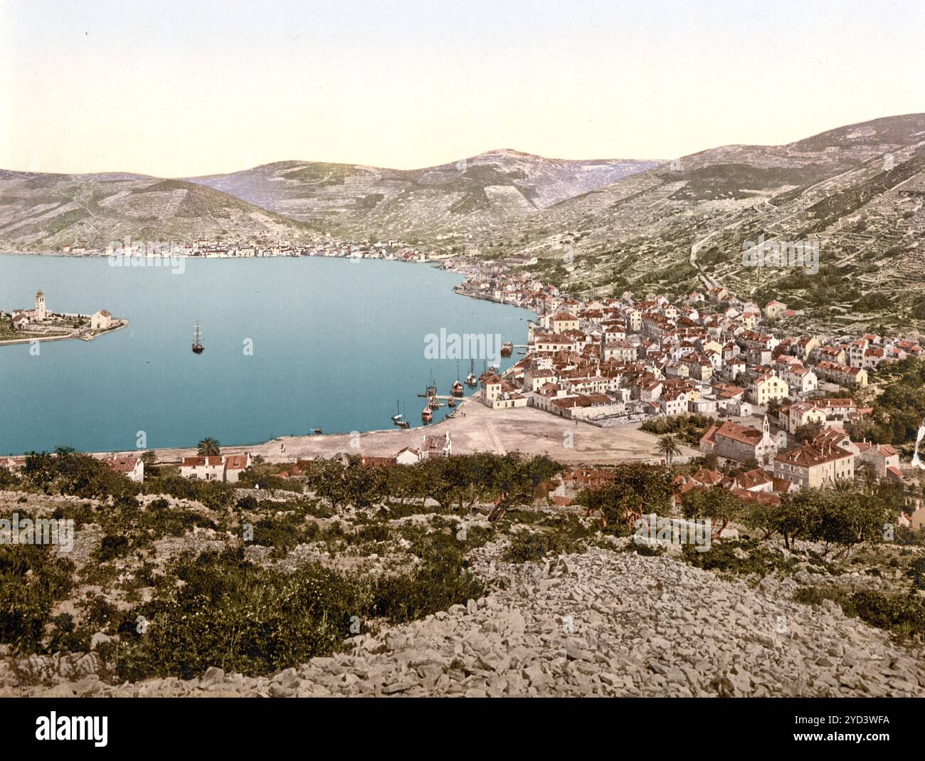 Lissa, heute vis, von Westen, Dalmatien, Kroatien, Österreich-Ungarn, digital restaurierte Reproduktion eines Originals aus dem 19. Jahrhundert, Aufnahmedatum nicht angegeben, maintenant vis, de l'ouest, Dalmatie, Croatie, Austro-Hongrie , reproduction restaurée numériquement à partir d'un original du XIXe siècle, date d'enregistrement non indiquée Banque D'Images Lissa, heute vis, von Westen, Dalmatien, Kroatien, Österreich-Ungarn, digital restaurierte Reproduktion eines Originals aus dem 19. Jahrhundert, Aufnahmedatum nicht angegeben, maintenant vis, de l'ouest, Dalmatie, Croatie, Austro-Hongrie , reproduction restaurée numériquement à partir d'un original du XIXe siècle, date d'enregistrement non indiquée Banque D'Images