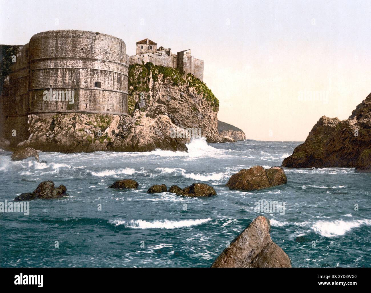 Ragusa, heute Dubrovnik, die Festung, Dalmatien, Kroatien, Österreich-Ungarn, digital restaurierte Reproduktion eines Originals aus dem 19. Jahrhundert, Aufnahmedatum nicht angegeben, maintenant Dubrovnik, la fortification, Dalmatie, Croatie, Austro-Hongrie , reproduction restaurée numériquement à partir d'un original du XIXe siècle, date d'enregistrement non indiquée Banque D'Images Ragusa, heute Dubrovnik, die Festung, Dalmatien, Kroatien, Österreich-Ungarn, digital restaurierte Reproduktion eines Originals aus dem 19. Jahrhundert, Aufnahmedatum nicht angegeben, maintenant Dubrovnik, la fortification, Dalmatie, Croatie, Austro-Hongrie , reproduction restaurée numériquement à partir d'un original du XIXe siècle, date d'enregistrement non indiquée Banque D'Images