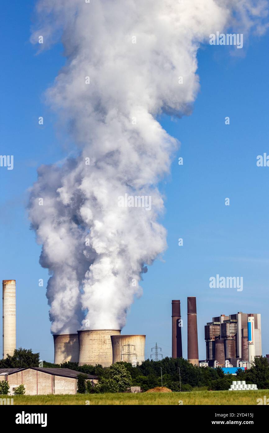 Cheminée d'émission de fumée de tour de refroidissement de centrale électrique Banque D'Images