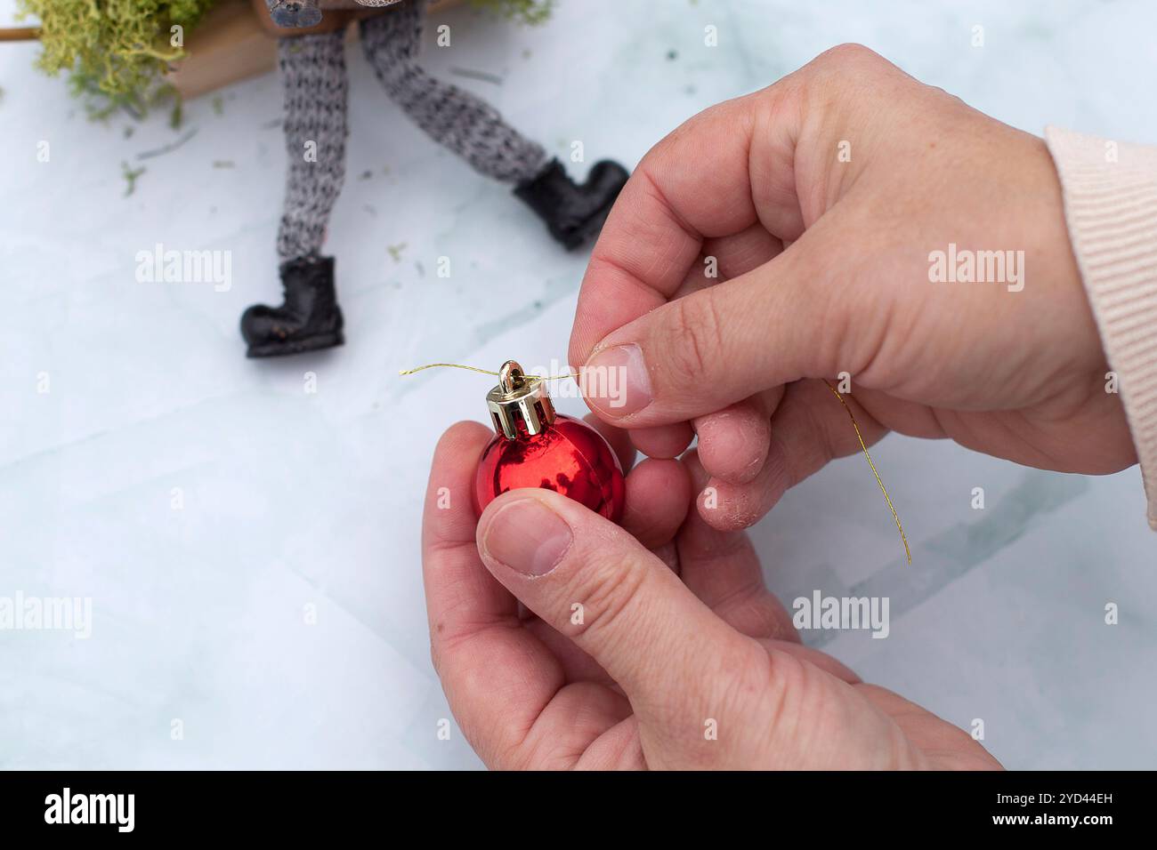 Étape par étape. Décoration de Noël. Étape 5 à partir de 8. Banque D'Images