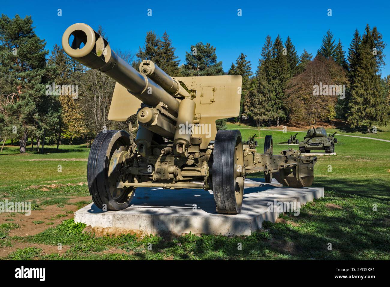 Canon allemand SFH 18 (Feldhaubitze 18), Musée d'histoire militaire à ciel ouvert à Svidnik, région de Prešov, Slovaquie Banque D'Images