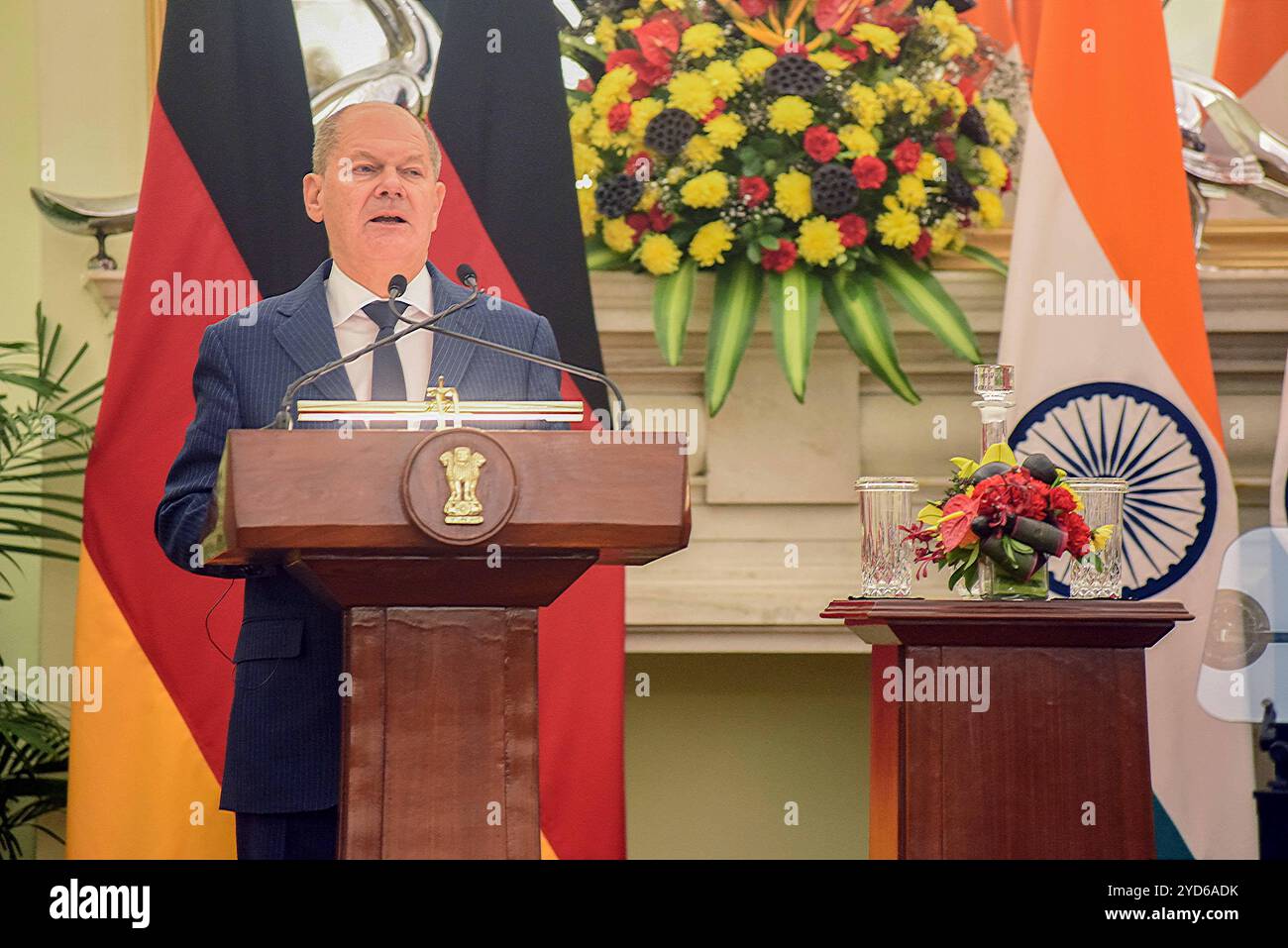 Le chancelier allemand Sholz avec le premier ministre Modi le premier ministre indien Narendra Modi avec le chancelier allemand Olaf Sholz à Hyderabad House à New Delhi, le 25 octobre 2024. Les deux dirigeants auraient discuté de la collaboration dans l'Indo-Pacifique et de l'amélioration de la sécurité et du commerce entre les deux pays. New Delhi Delhi Inde Copyright : xSondeepxShankarx Banque D'Images