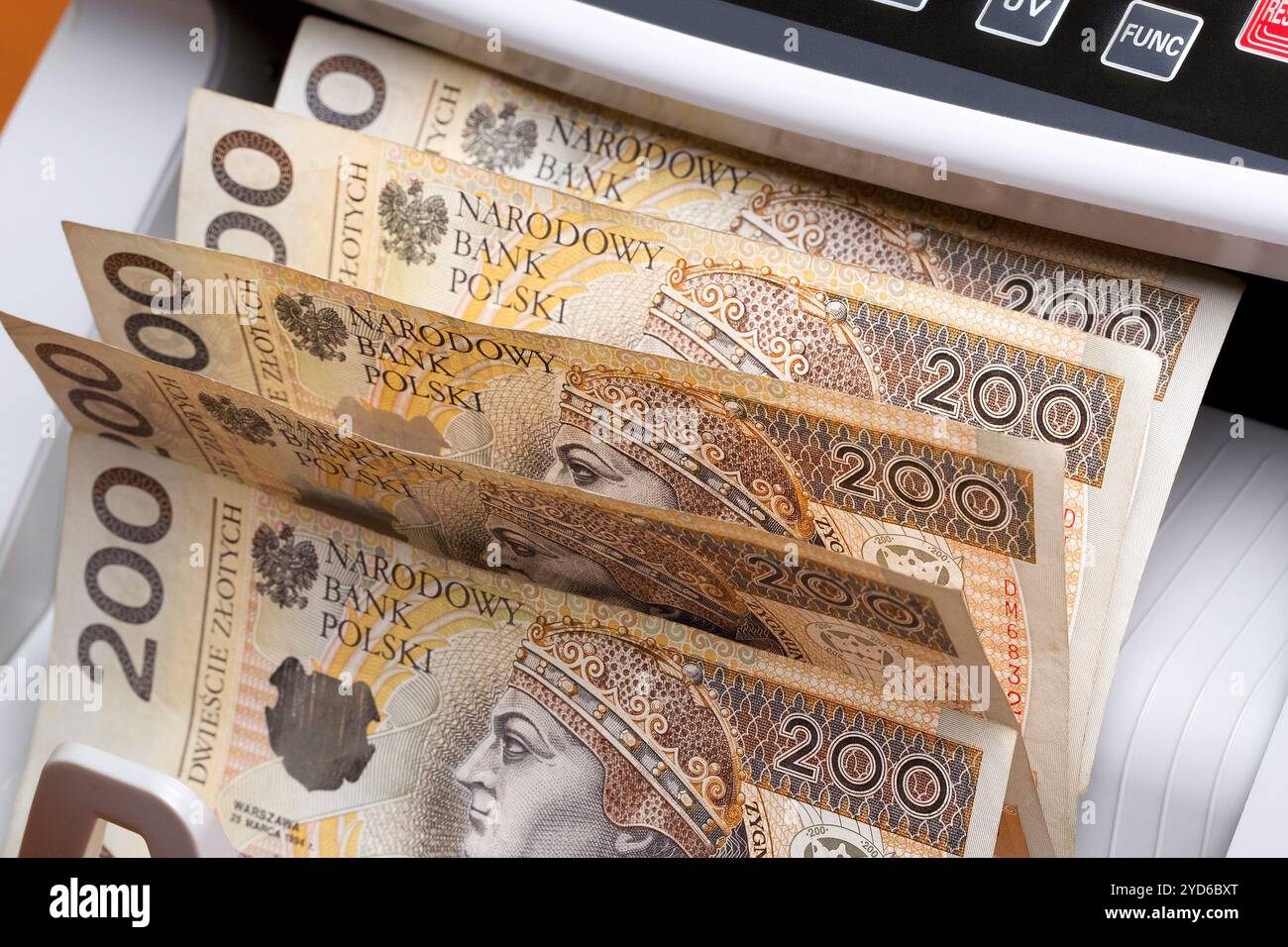 Argent polonais dans une machine à compter Banque D'Images
