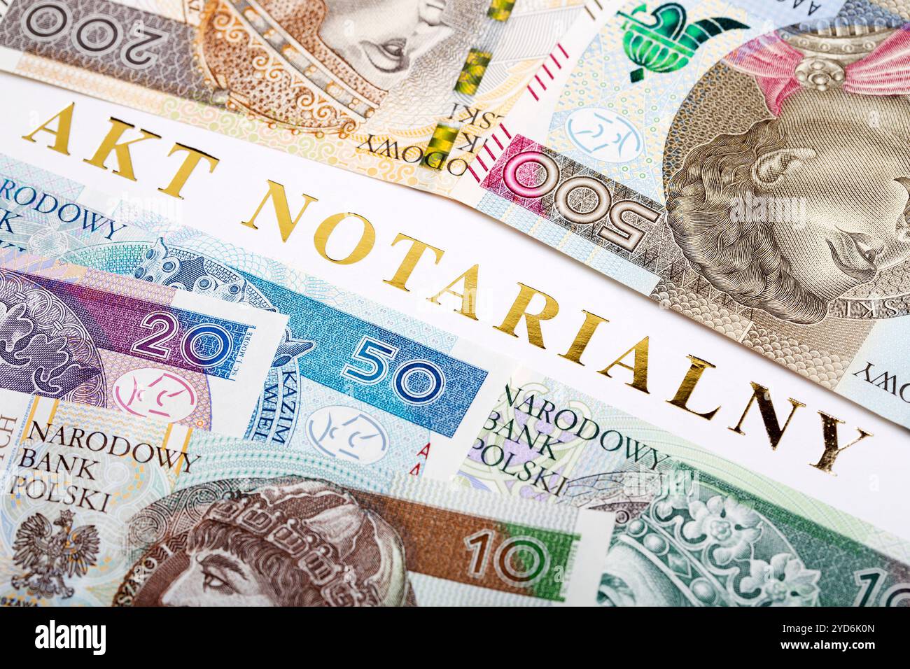 Acte notarié sur fond de monnaie polonaise Banque D'Images