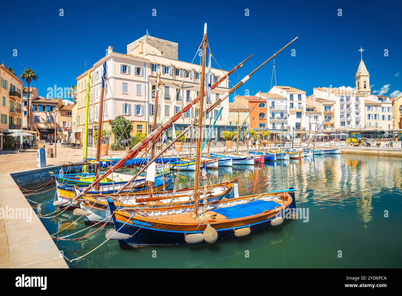 Ville de Sanary sur mer vue colorée sur le front de mer Banque D'Images