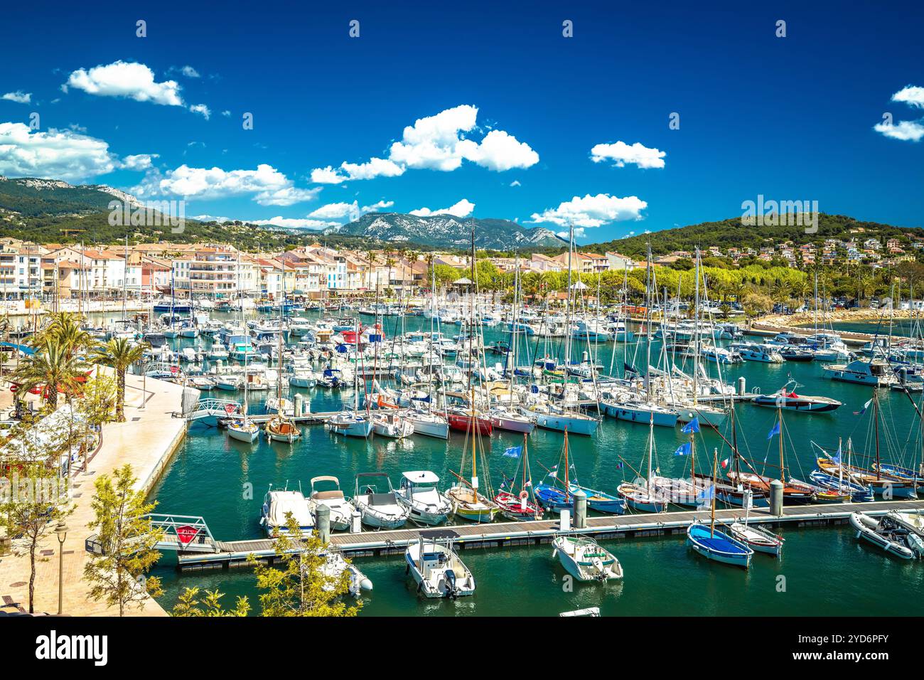 Vue sur le port de Sanary sur mer Banque D'Images