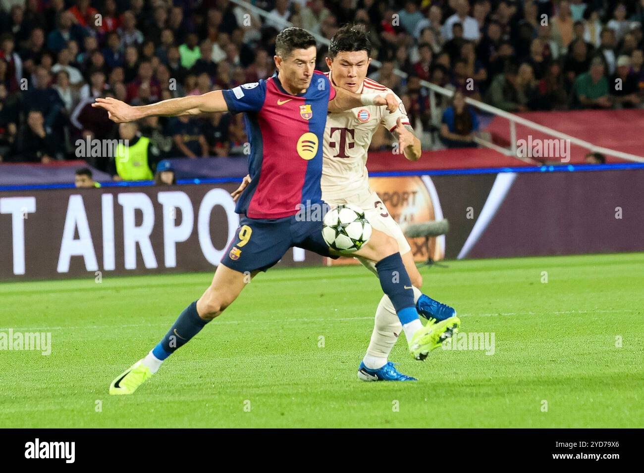 Barcelone, Espagne. 23 octobre 2024. Min-Jae Kim (Bayern Muenchen #3), Robert Lewandowski (Barcelona #9), ESP, FC Barcelone - FC Bayern Muenchen, Fussball, Ligue des Champions, 3. Spieltag, saison 2024/2025, 23.10.2024 Foto : Eibner-Pressefoto/Joerg Niebergall crédit : dpa/Alamy Live News Banque D'Images