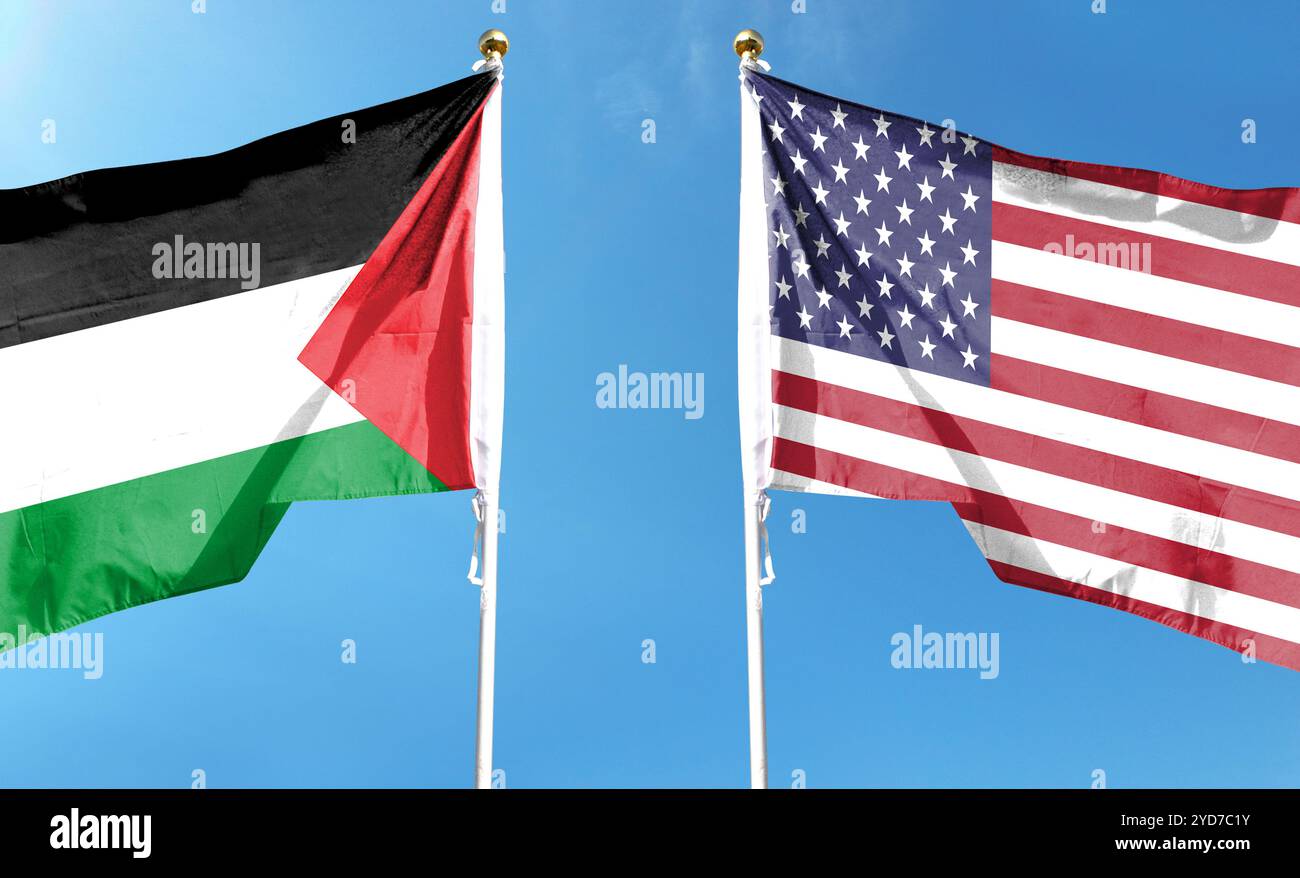 Drapeaux américains et palestiniens agitant dans le ciel nuageux. volez dans le ciel Banque D'Images