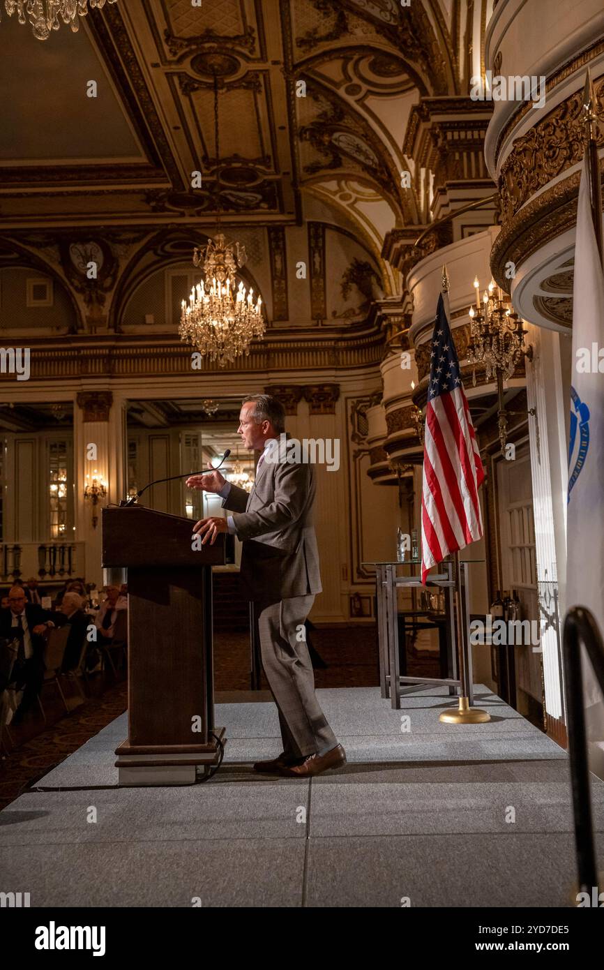 Boston, Massachusetts, États-Unis 13 juin 2024 Aaron Michlewitz (d-ma) membre de la Chambre des représentants du Massachusetts 3e district de Suffolk, dans la ville de Boston, prenant la parole lors du 25e dîner annuel Mass Dems à l'hôtel Copley Plaza à Boston le 13 juin 2024. Michlewitz est président du Comité des voies et moyens de la Chambre et sera probablement le prochain président de la Chambre. (Rick Friedman) Banque D'Images