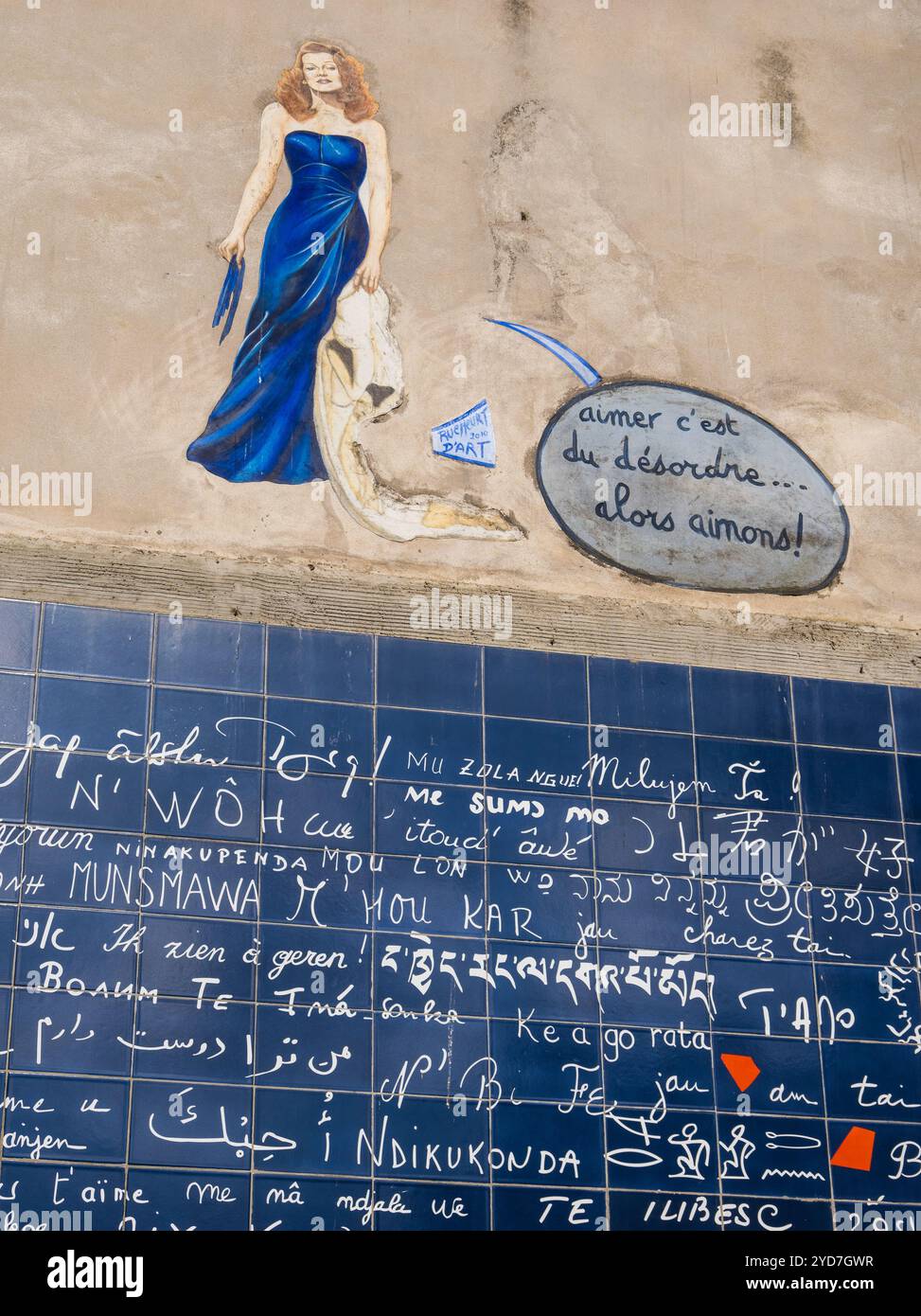 Mur de I Love You, le mur des je t'aime, des artistes Frédéric Baron et Claire Kito. Place Jehan-Rictus, Montmartre, Paris, France, Europe, UE. Banque D'Images
